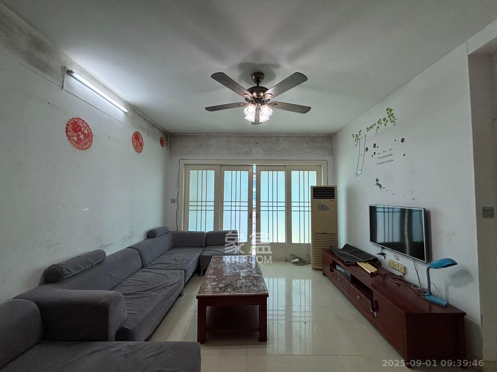 锦绣华天  3室2厅2卫    3000.0元/月 锦绣华天  3室2厅2卫    3000.0元/月