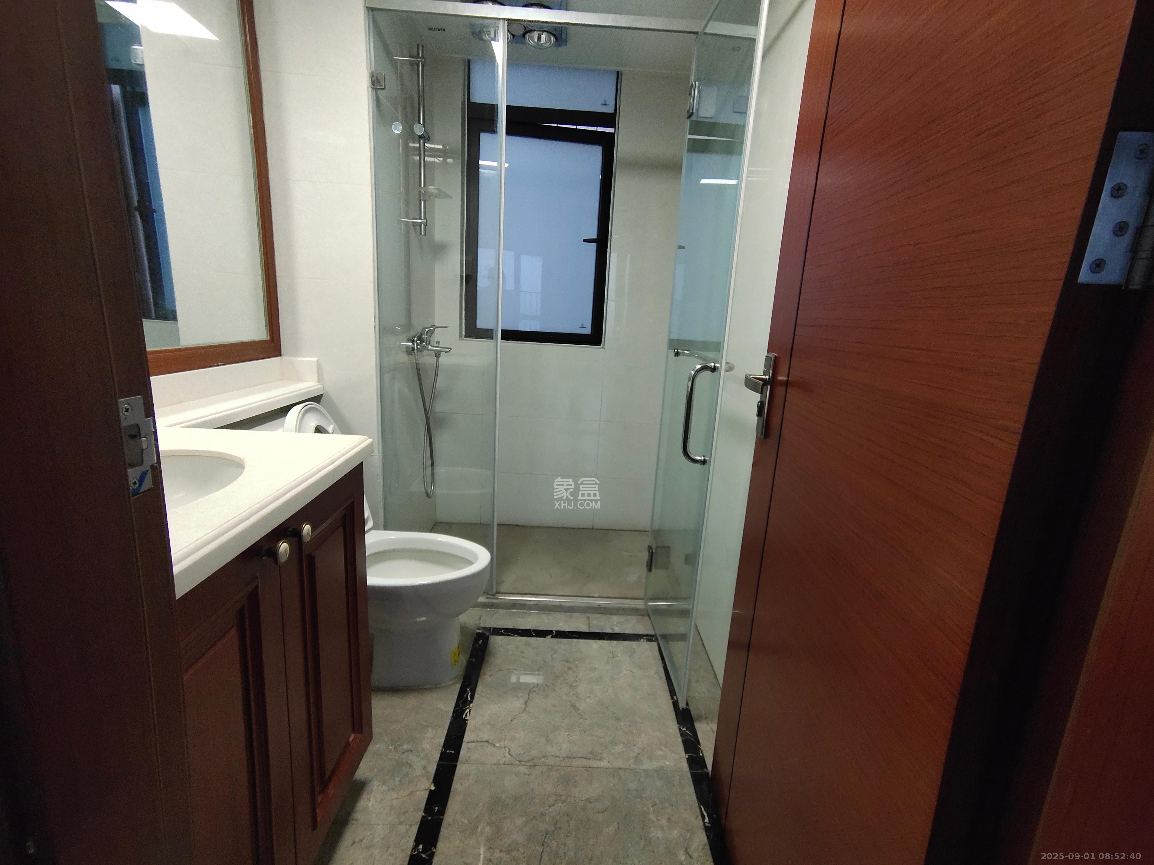 中海国际五期  3室2厅2卫    2300.0元/月 中海国际五期  3室2厅2卫    2300.0元/月室内图