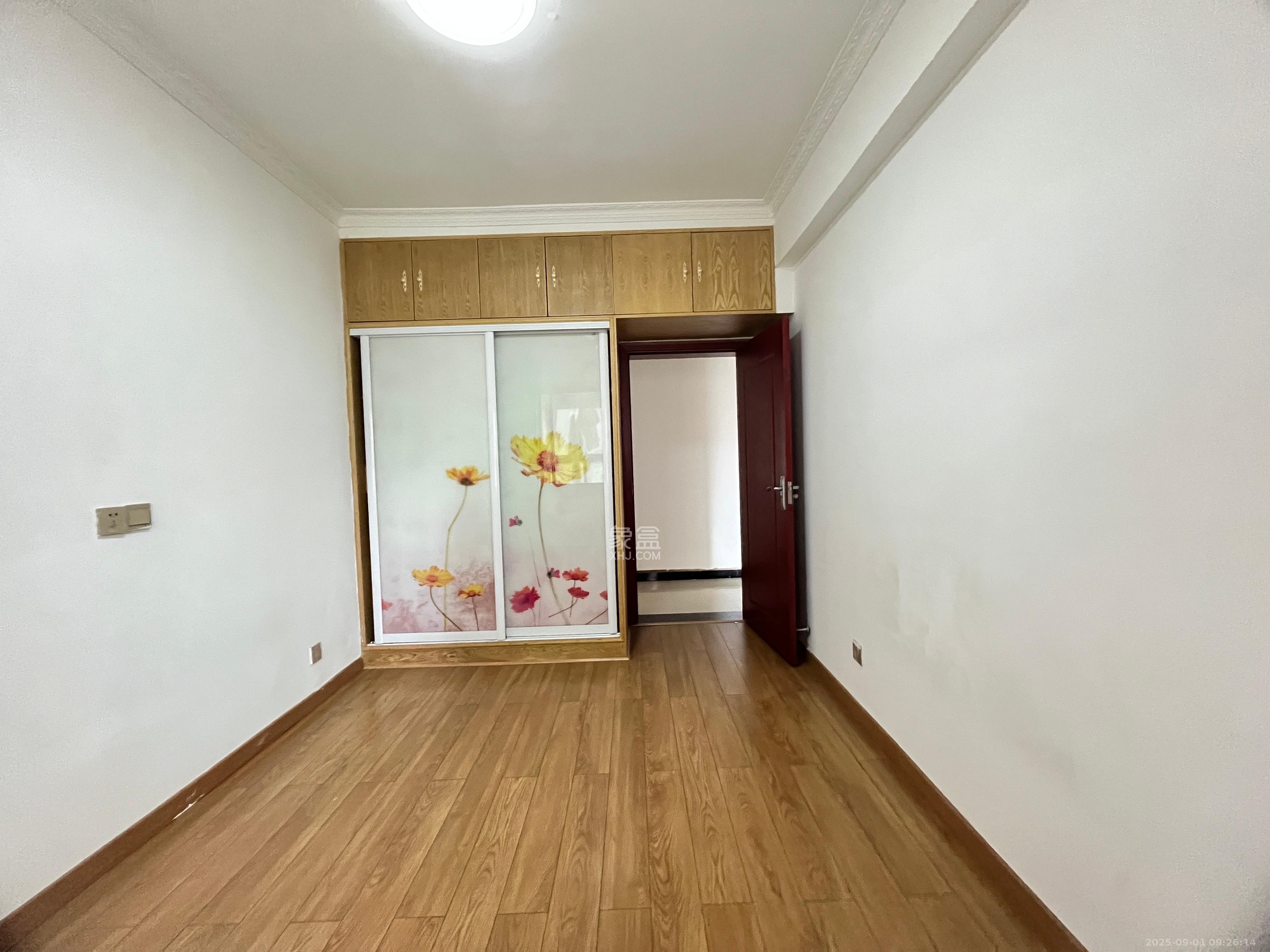 蓝山郡  4室2厅2卫   3000.00元/月室内图