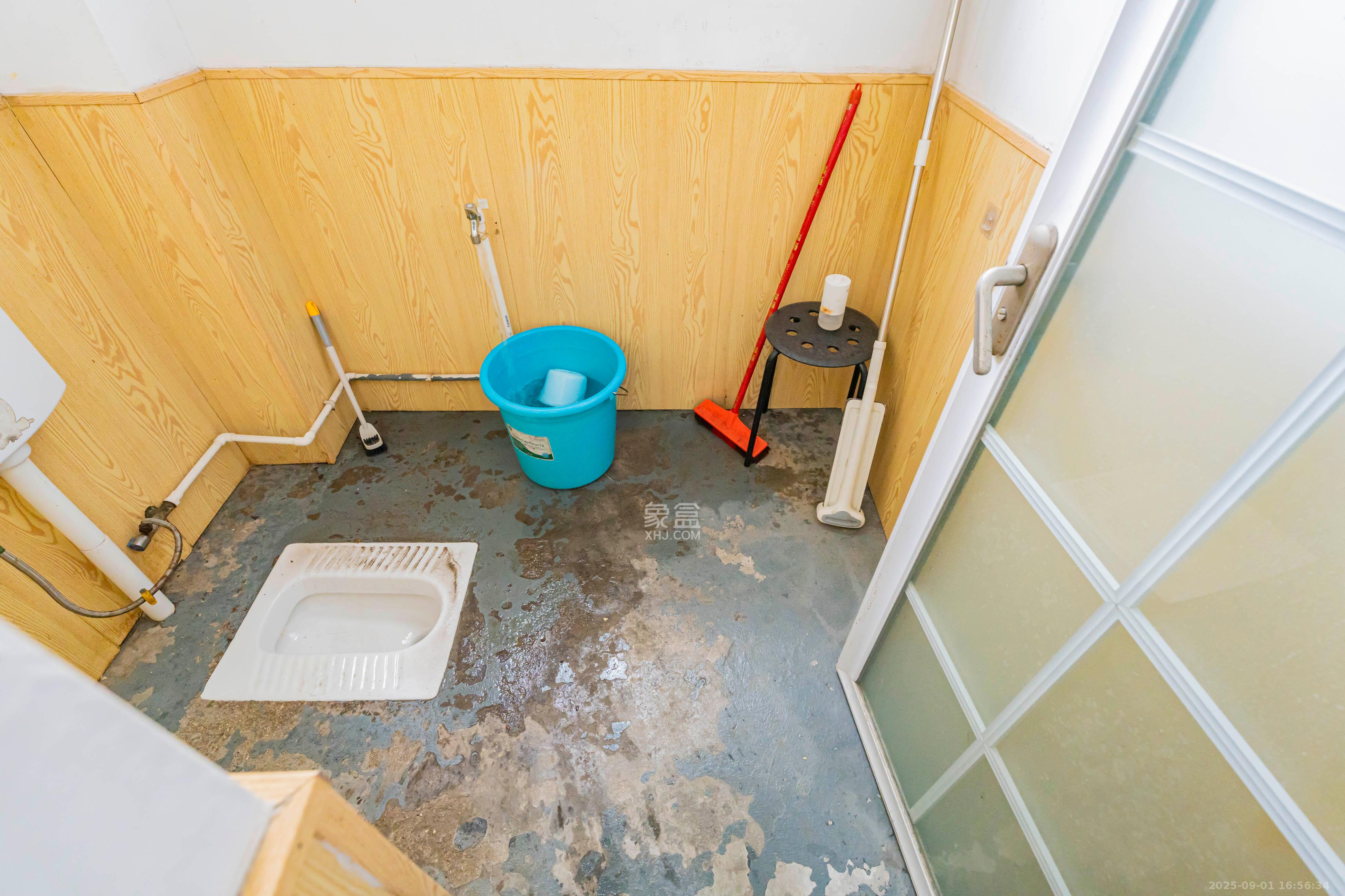 圣爵菲斯  6室3厅1卫    940.0万 圣爵菲斯  6室3厅1卫    940.0万卫生间