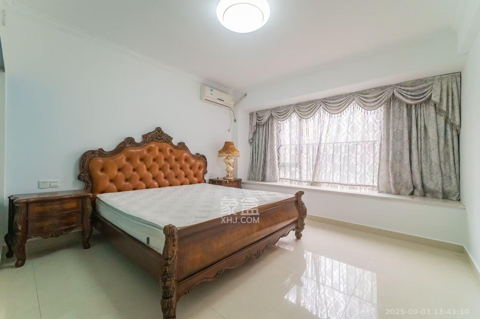 华润凤凰城二期  5室2厅2卫    3200.0元/月室内图