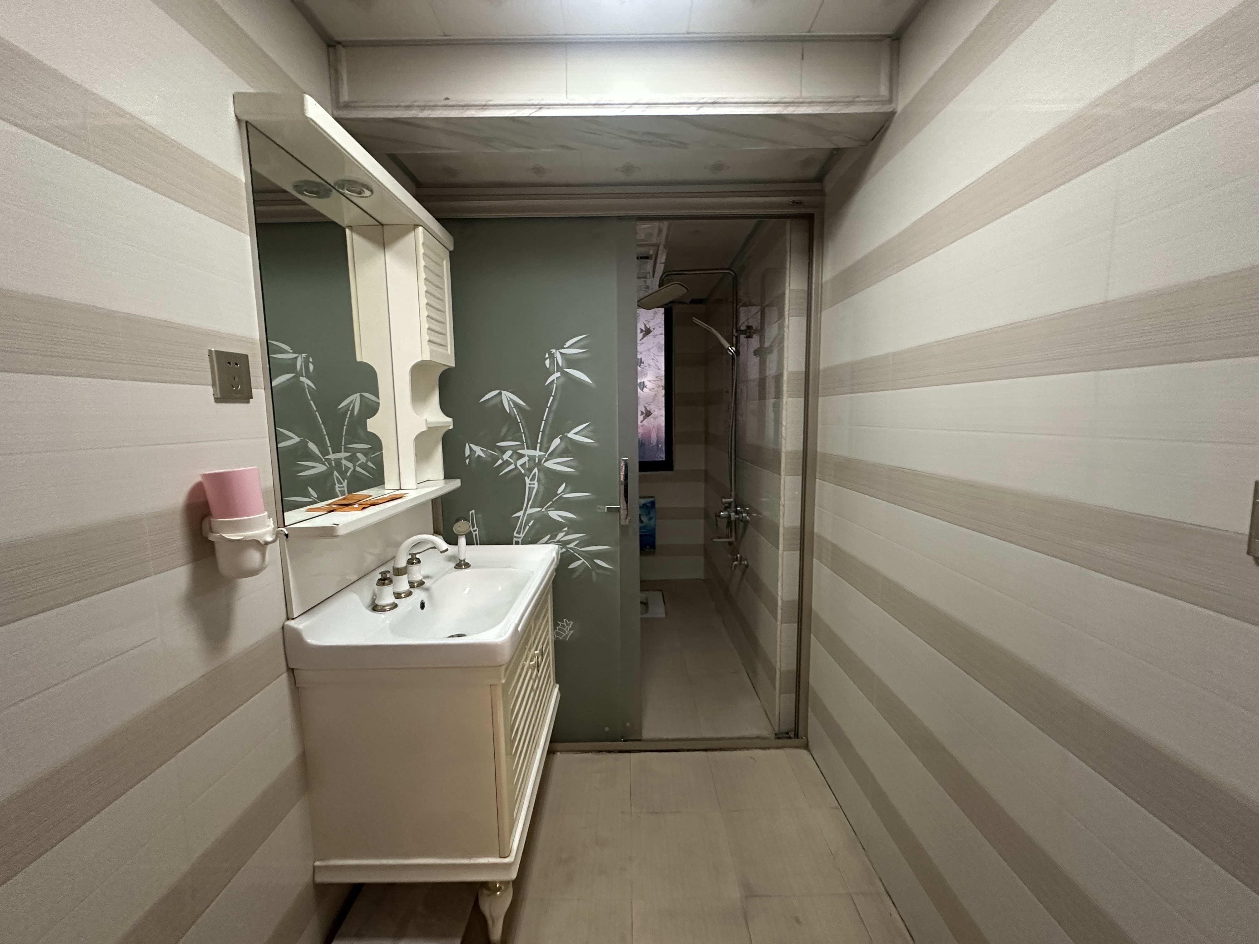 鑫成君泰 4室2厅2卫 2100.0元/月 鑫成君泰 4室2厅2卫 2100.0元/月室内图