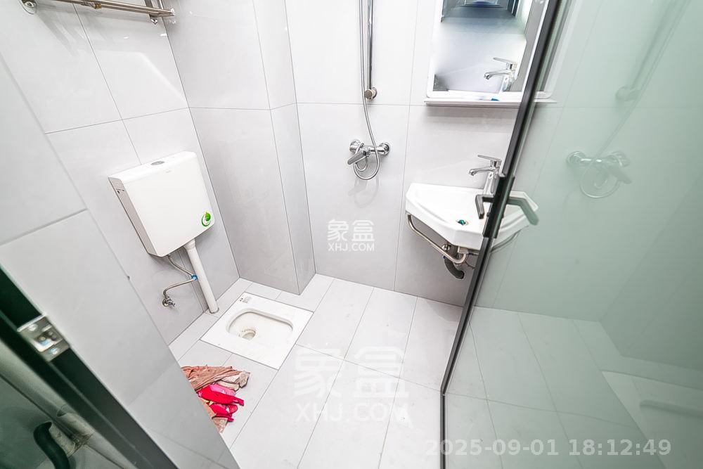 逸景苑 3室2厅2卫 2000.0元/月 逸景苑 3室2厅2卫 2000.0元/月室内图