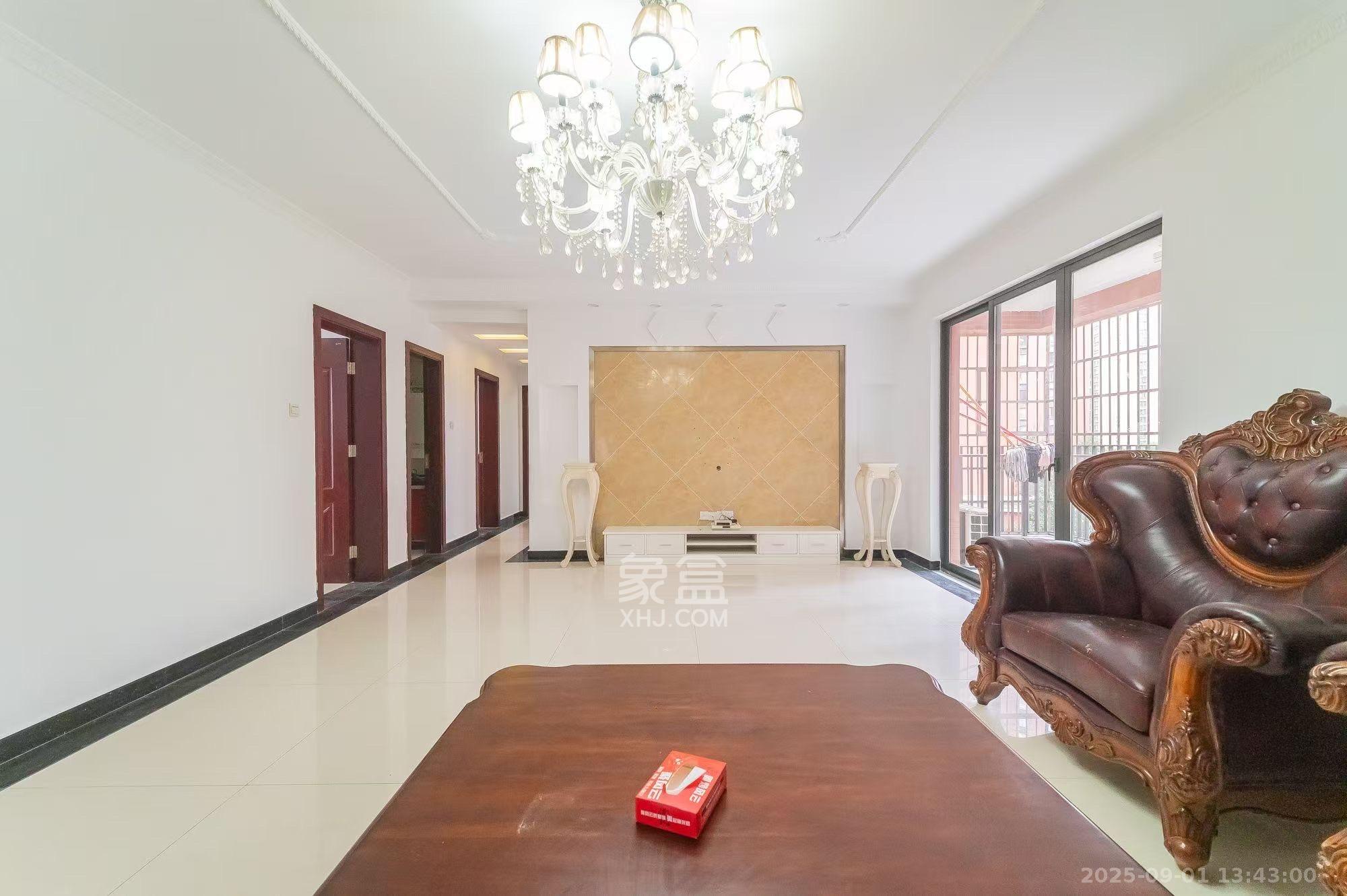 华润凤凰城二期  5室2厅2卫    3200.0元/月 华润凤凰城二期  5室2厅2卫    3200.0元/月室内图