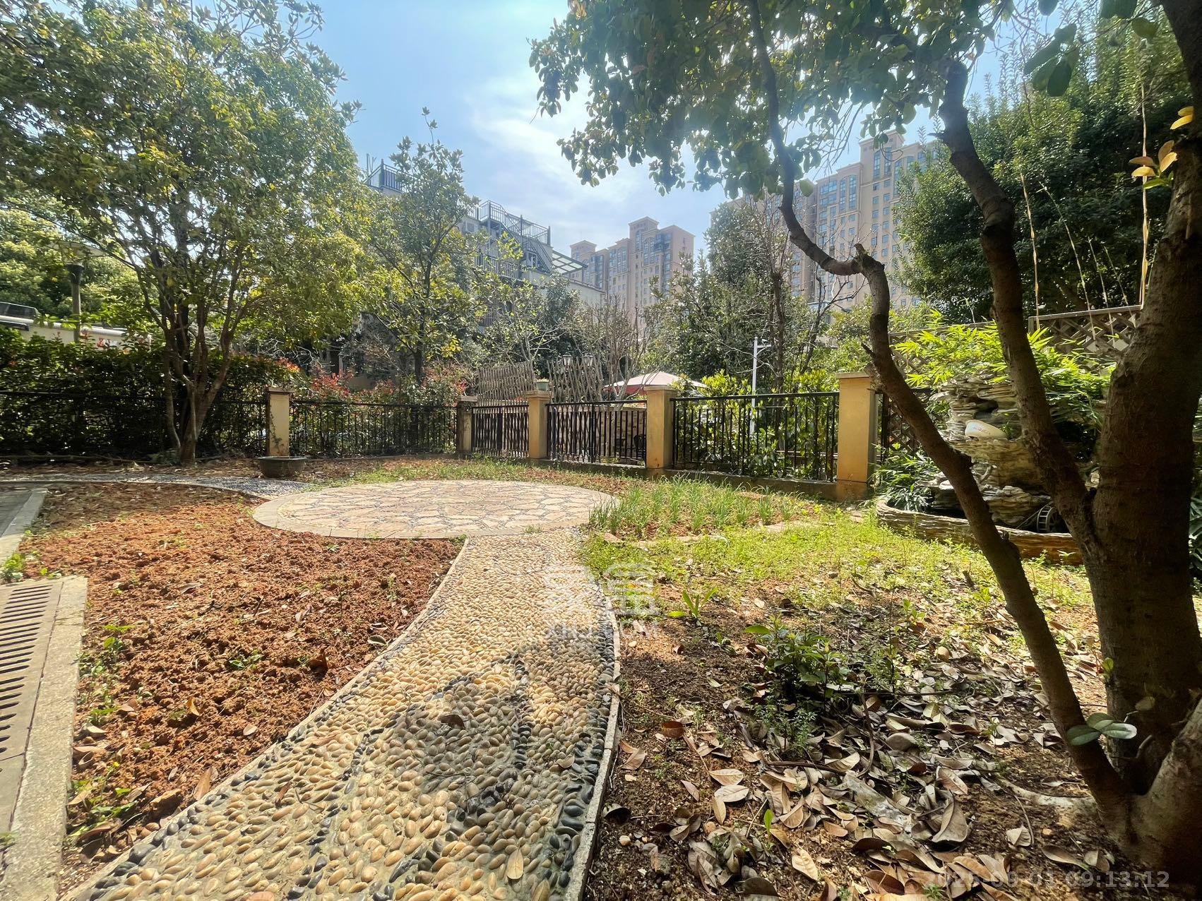 龙湾国际别墅  4室2厅3卫    7500.0元/月 龙湾国际别墅  4室2厅3卫    7500.0元/月室内图