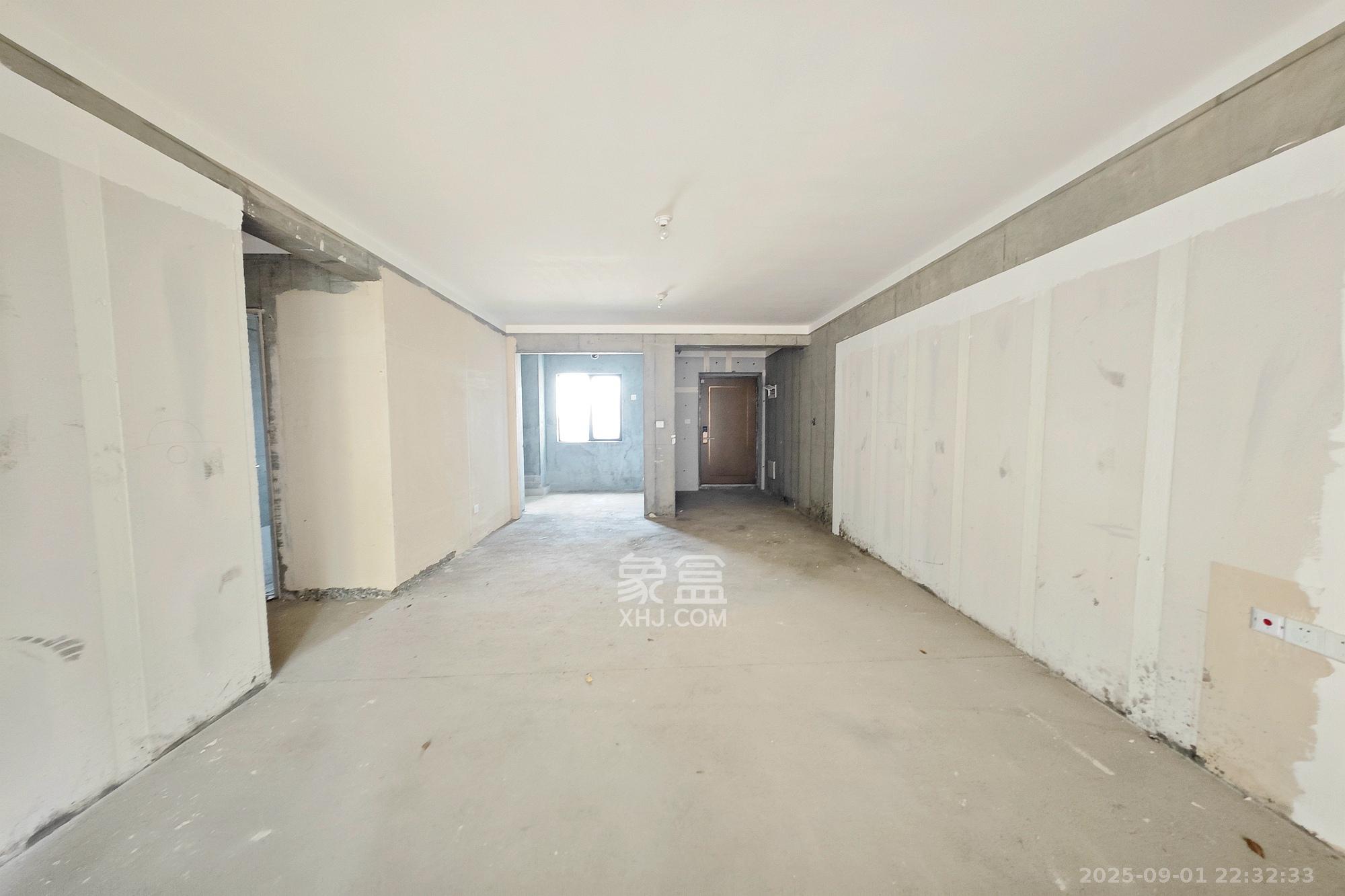 旭辉国悦府  4室2厅2卫    149.8万 旭辉国悦府  4室2厅2卫    149.8万客厅