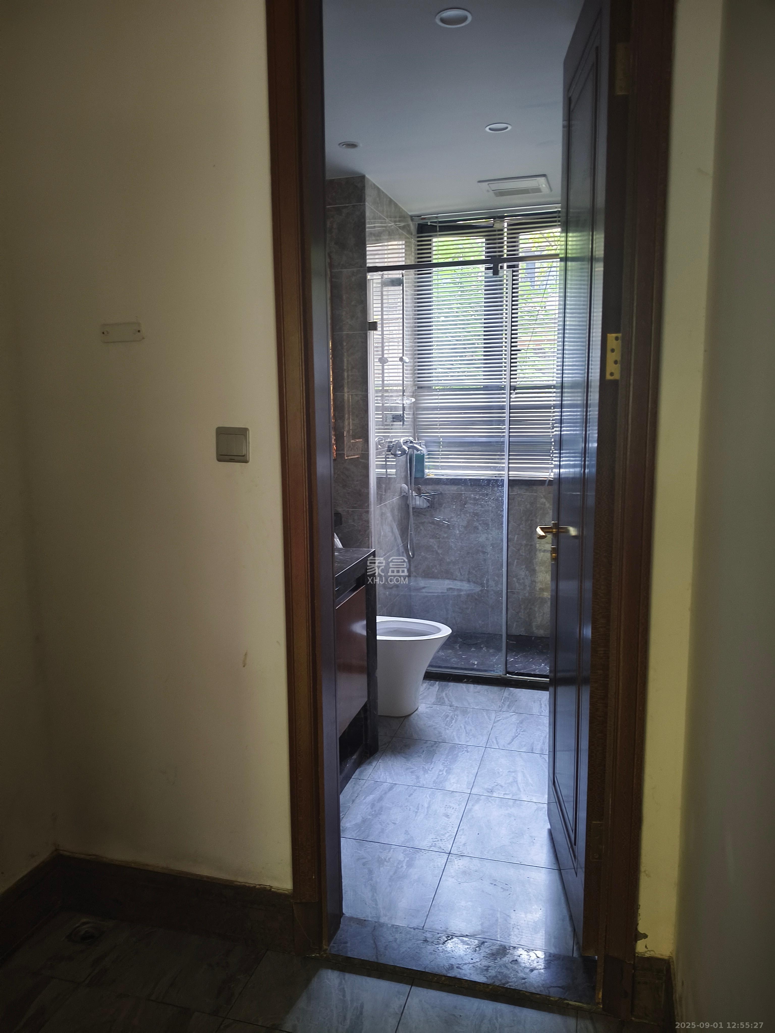 恒大御景天下城一期  4室2厅3卫    5000.0元/月 恒大御景天下城一期  4室2厅3卫    5000.0元/月室内图