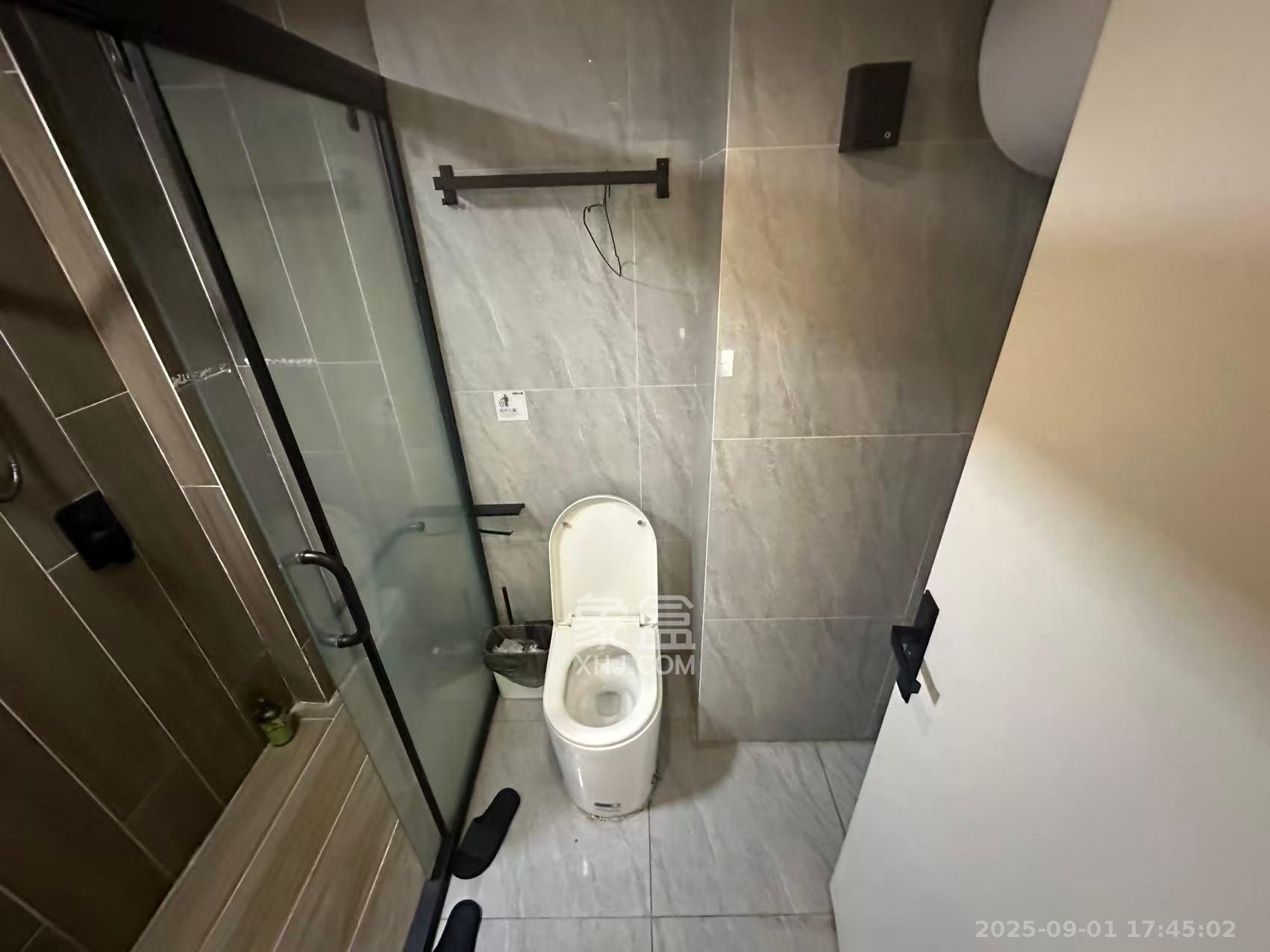 YO领域(领御大厦) 1室1厅1卫 1800.0元/月 YO领域(领御大厦) 1室1厅1卫 1800.0元/月室内图