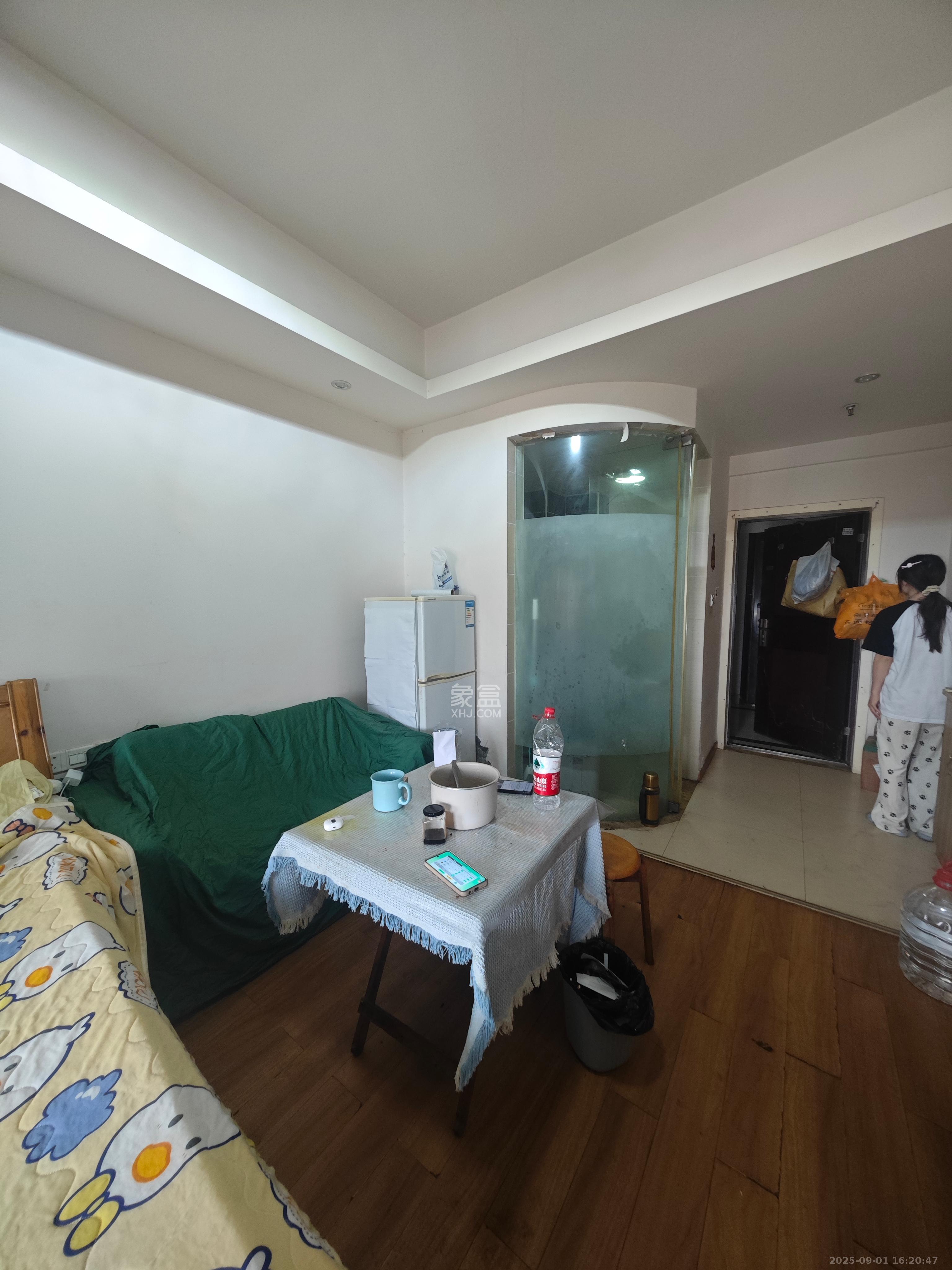 水岸世景  1室1厅1卫   900.00元/月室内图