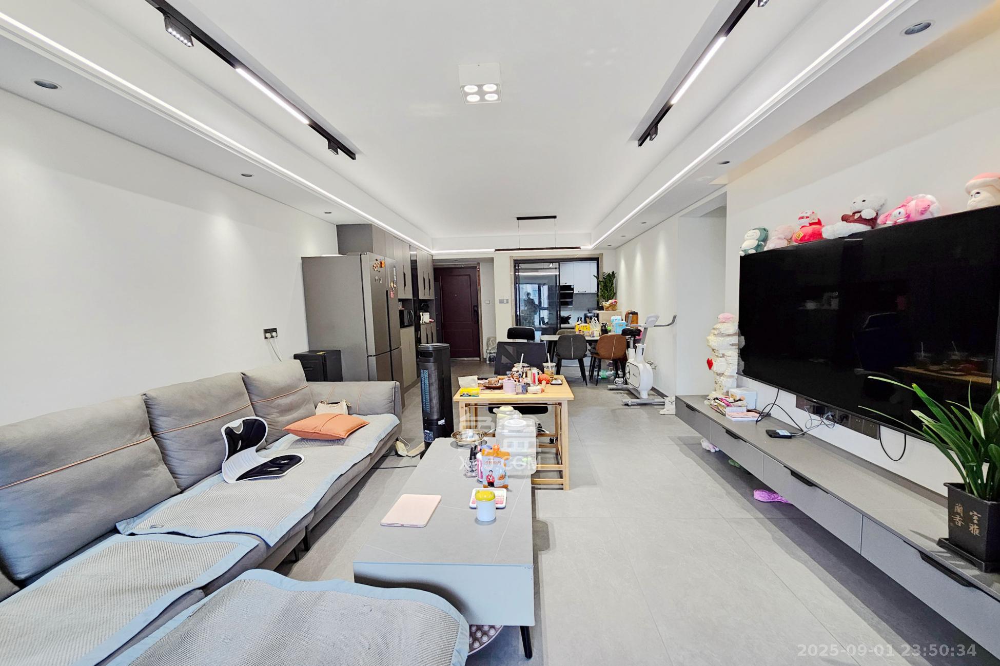 阳光城尚东湾蓝莓苑  3室2厅2卫    125.0万 阳光城尚东湾蓝莓苑  3室2厅2卫    125.0万客厅