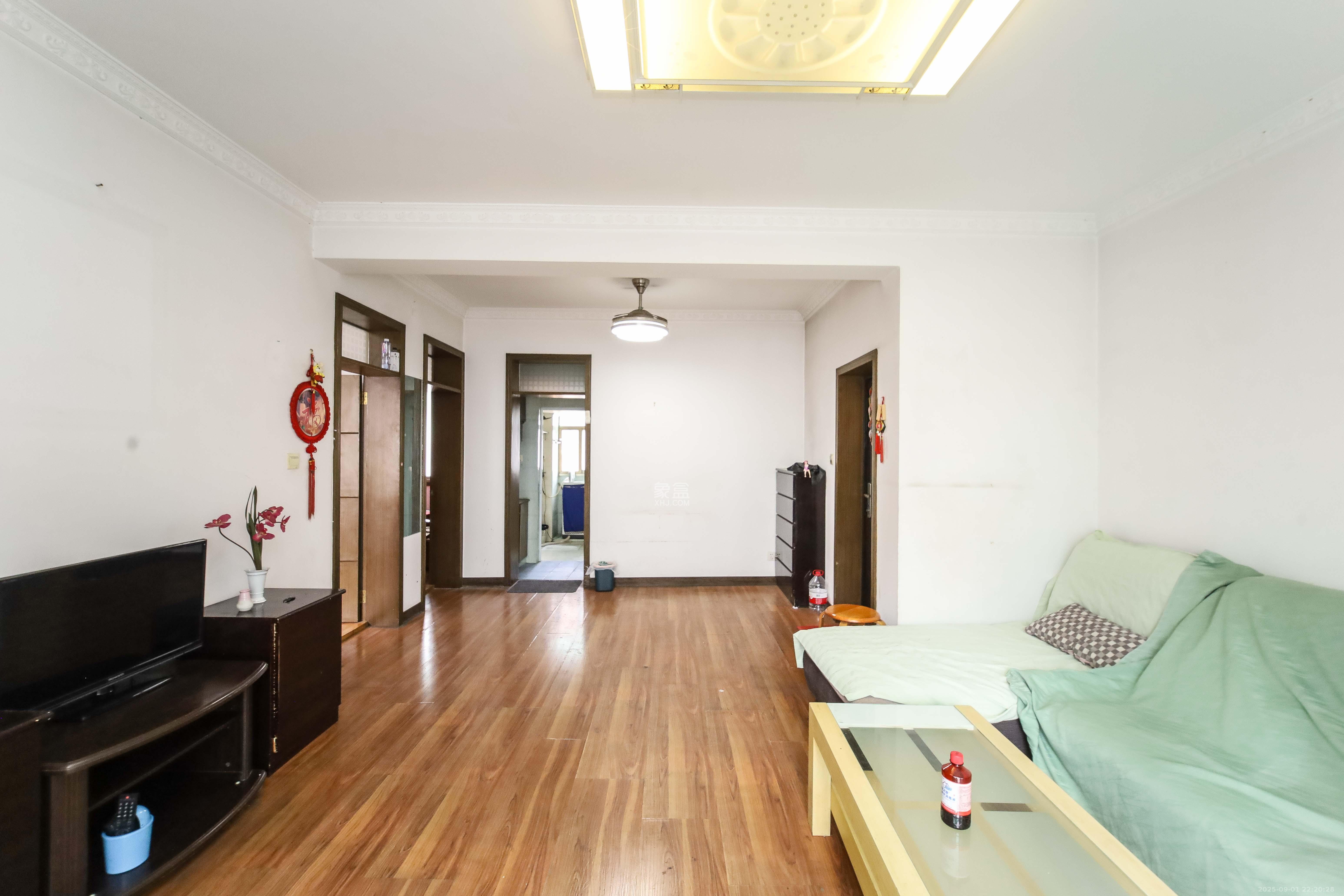 芙蓉区教育局学生校服服务部宿舍  2室2厅1卫    48.0万客厅