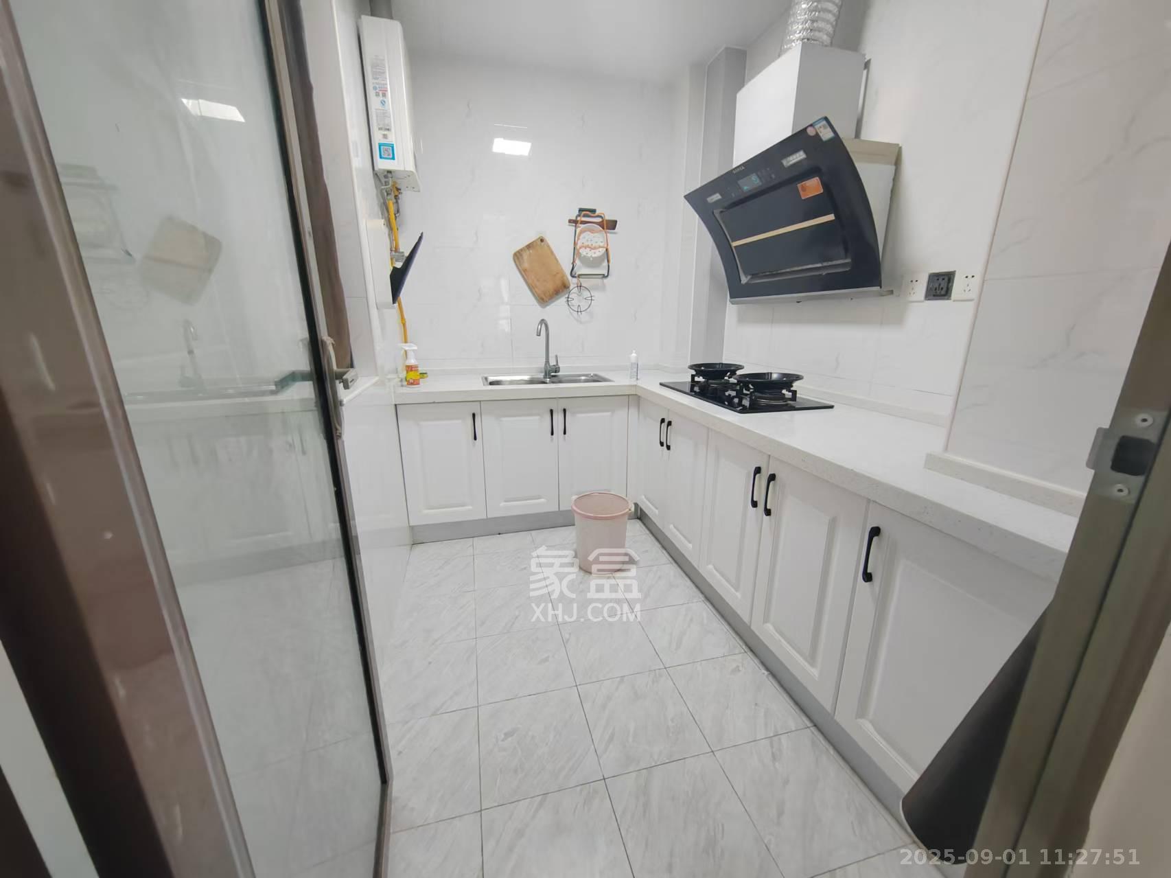 荣盛岳麓峰景  3室2厅2卫    1800.0元/月 荣盛岳麓峰景  3室2厅2卫    1800.0元/月室内图