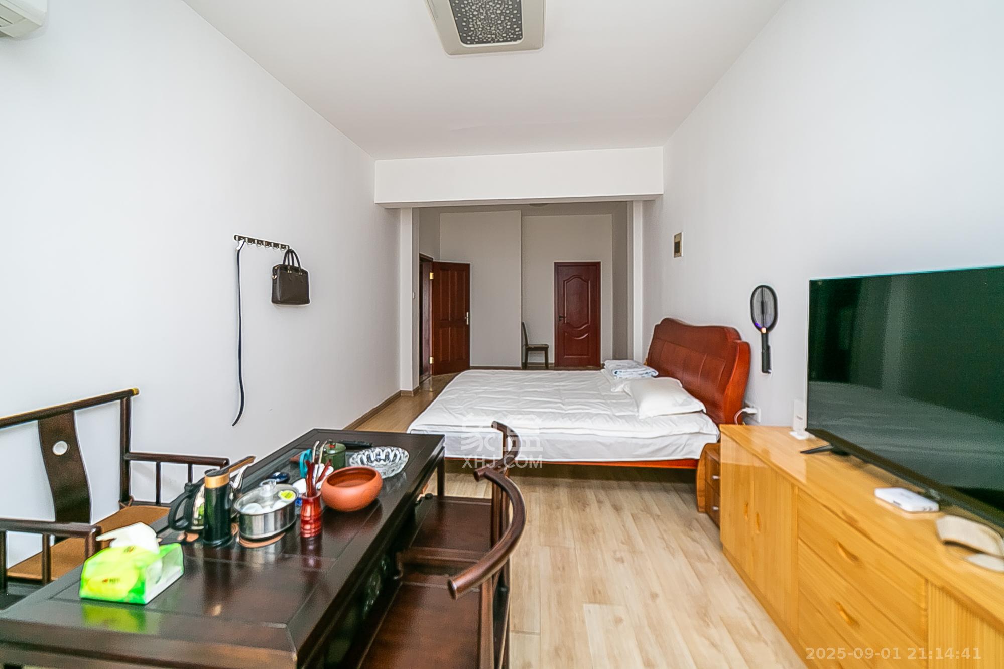 华银园  6室3厅3卫    150.0万卧室