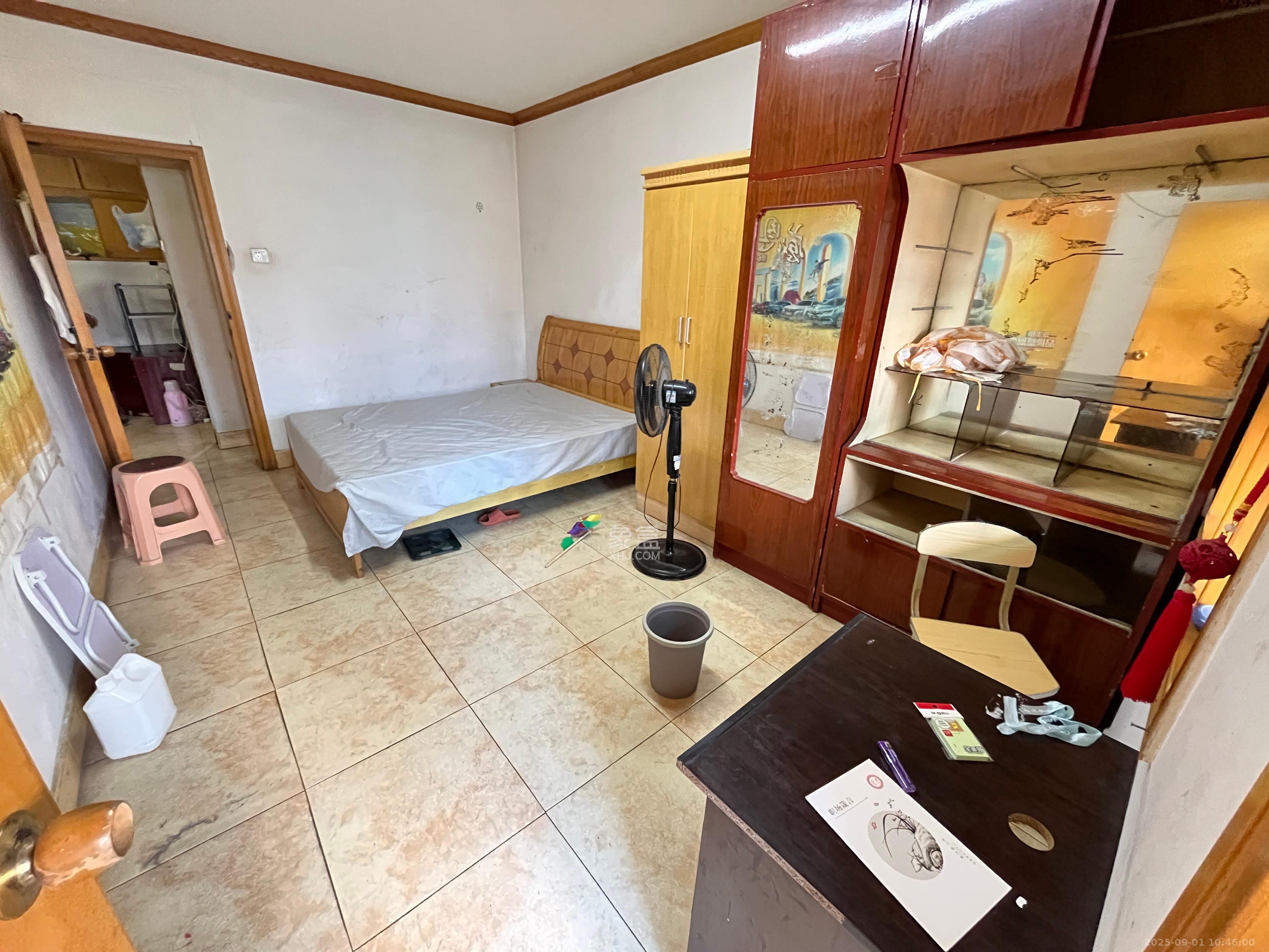 红旗区三片  2室1厅1卫    1000.0元/月 红旗区三片  2室1厅1卫    1000.0元/月室内图