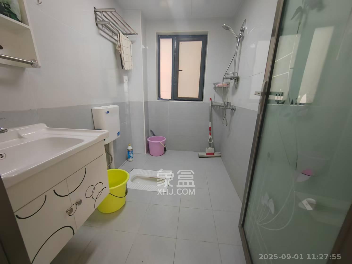 荣盛岳麓峰景  3室2厅2卫    1800.0元/月 荣盛岳麓峰景  3室2厅2卫    1800.0元/月室内图