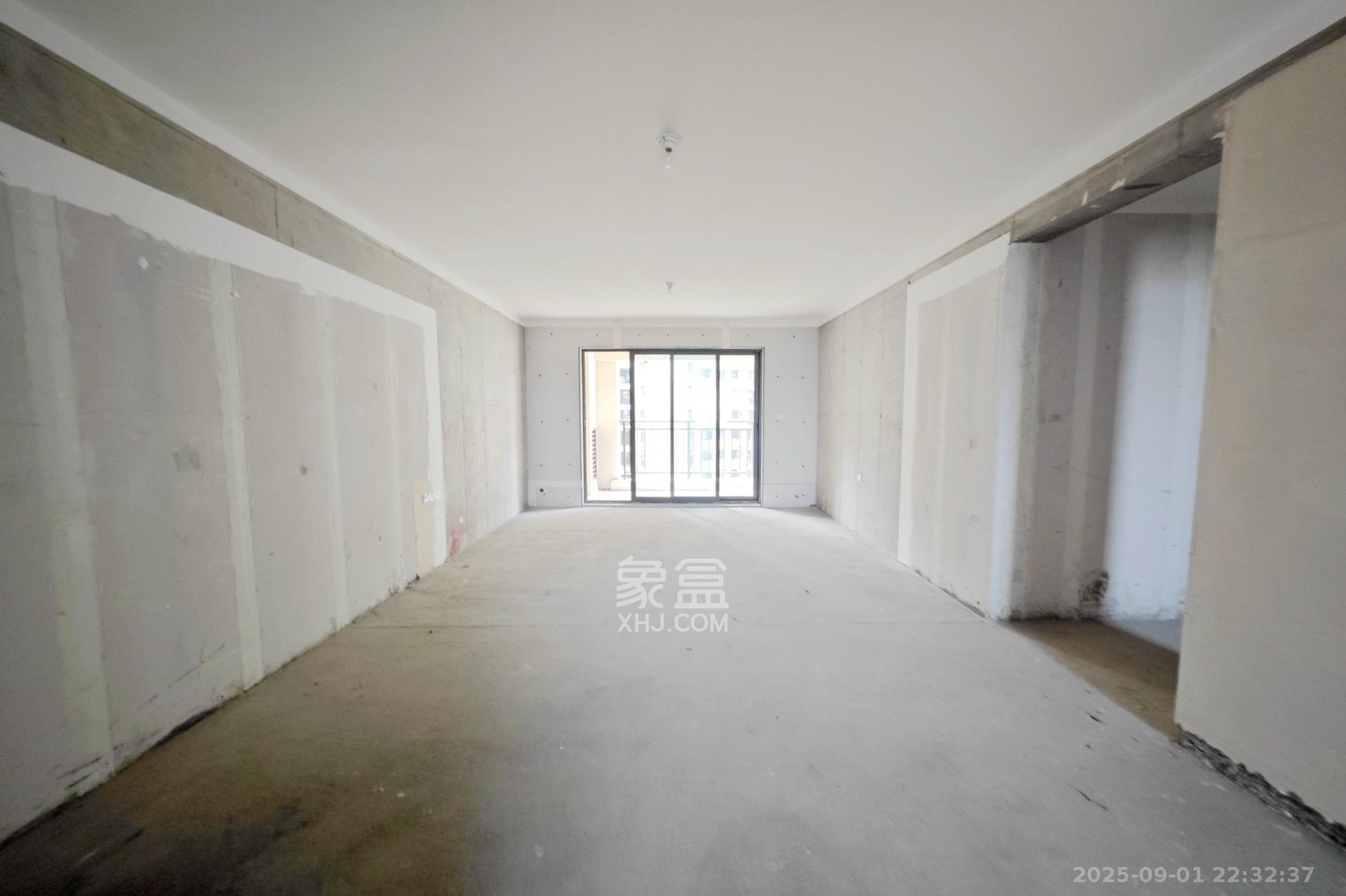 旭辉国悦府  4室2厅2卫    149.8万客厅