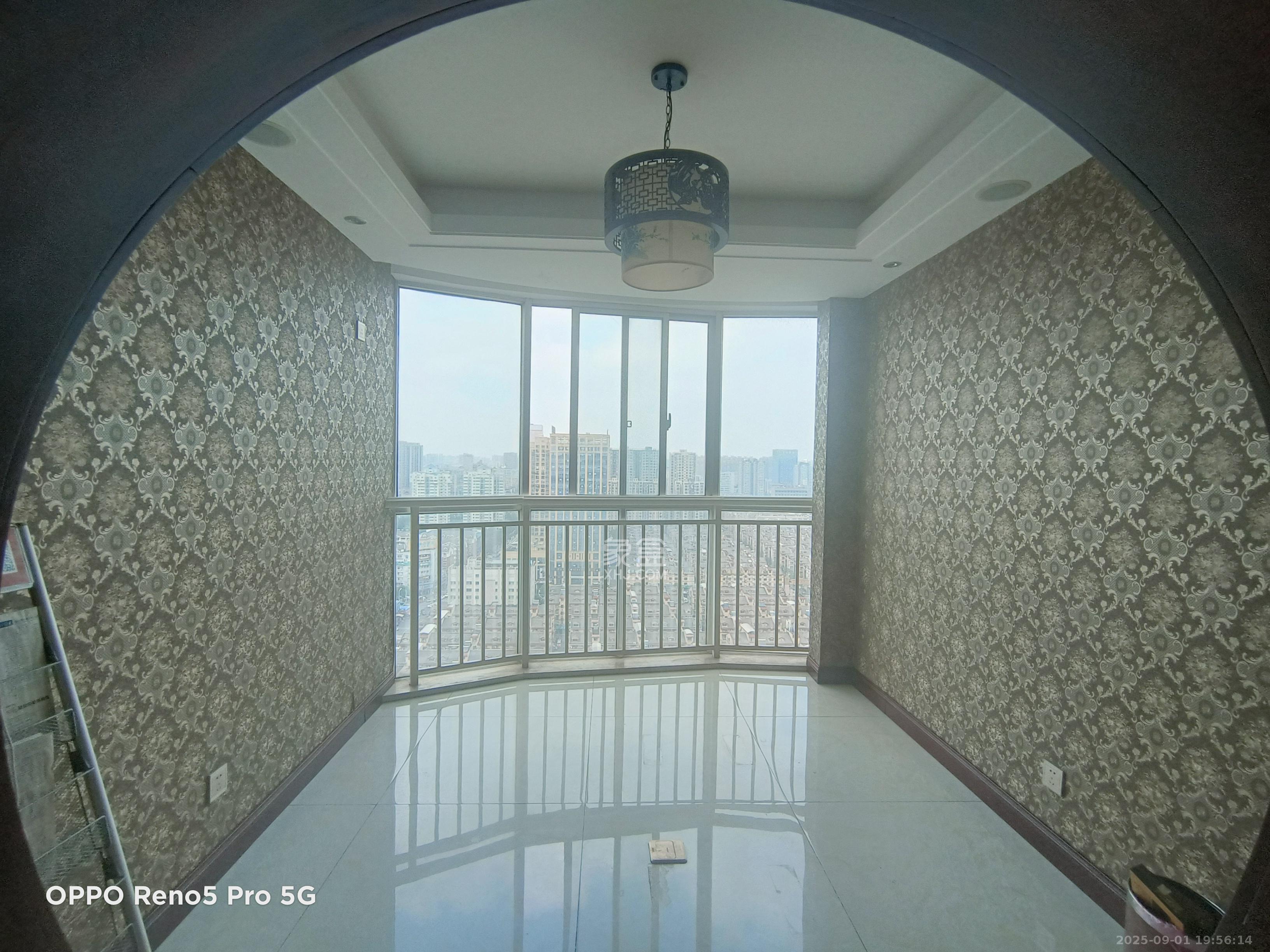 高桥现代商贸城  4室1厅1卫    4500.0元/月室内图