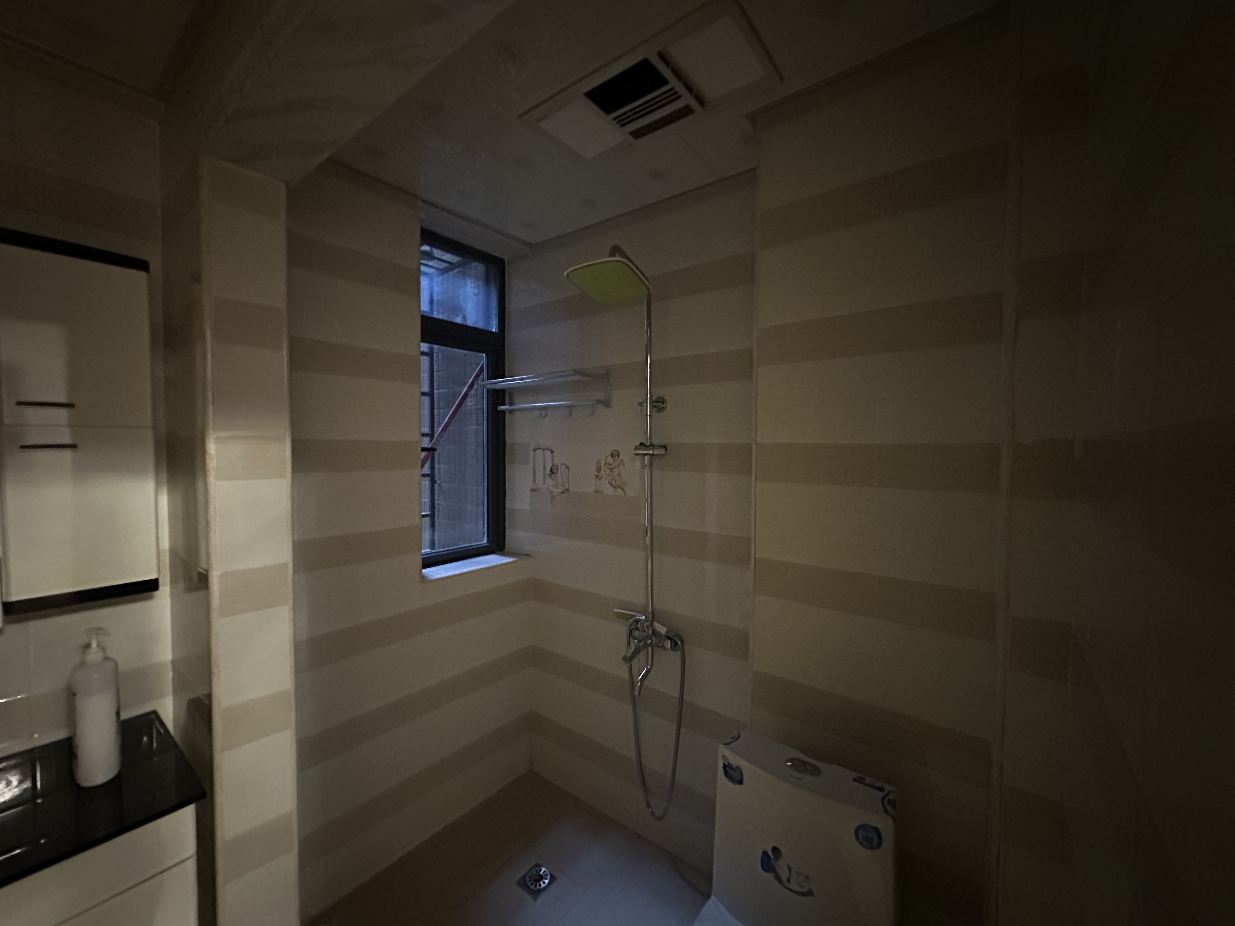 鑫成君泰 4室2厅2卫 2100.0元/月 鑫成君泰 4室2厅2卫 2100.0元/月室内图