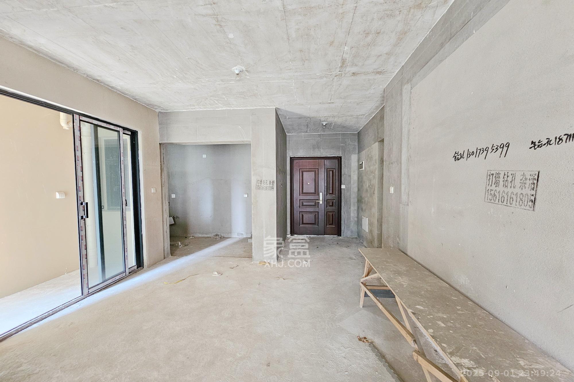 长房东旭国际 3室2厅1卫 120.0万 长房东旭国际 3室2厅1卫 120.0万客厅