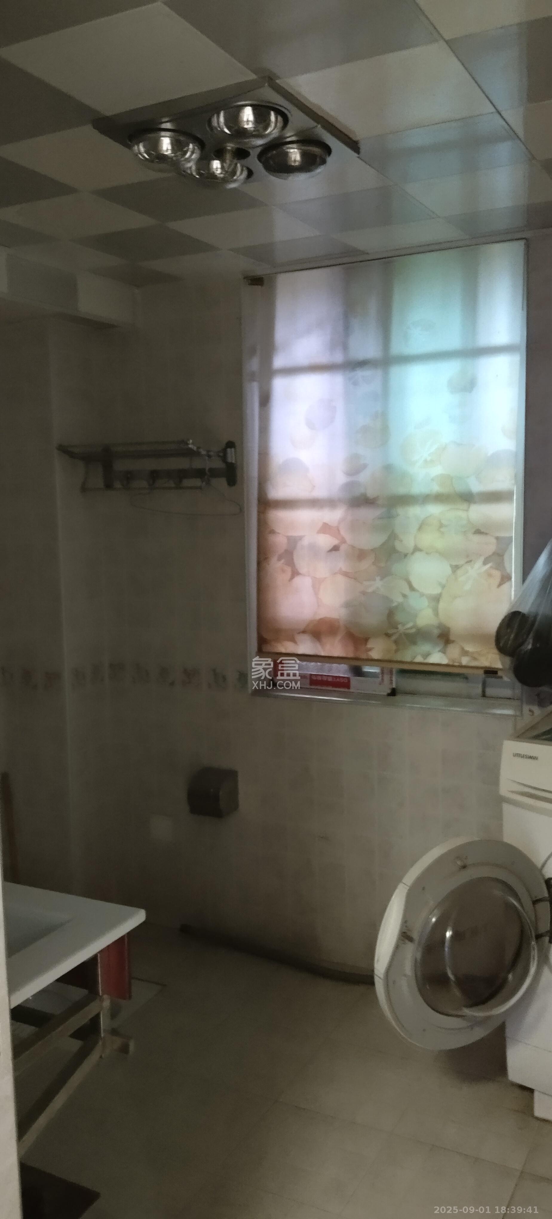 中南汽车世界 2室2厅1卫 1700.0元/月 中南汽车世界 2室2厅1卫 1700.0元/月室内图