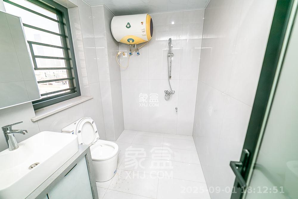 逸景苑 3室2厅2卫 2000.0元/月 逸景苑 3室2厅2卫 2000.0元/月室内图