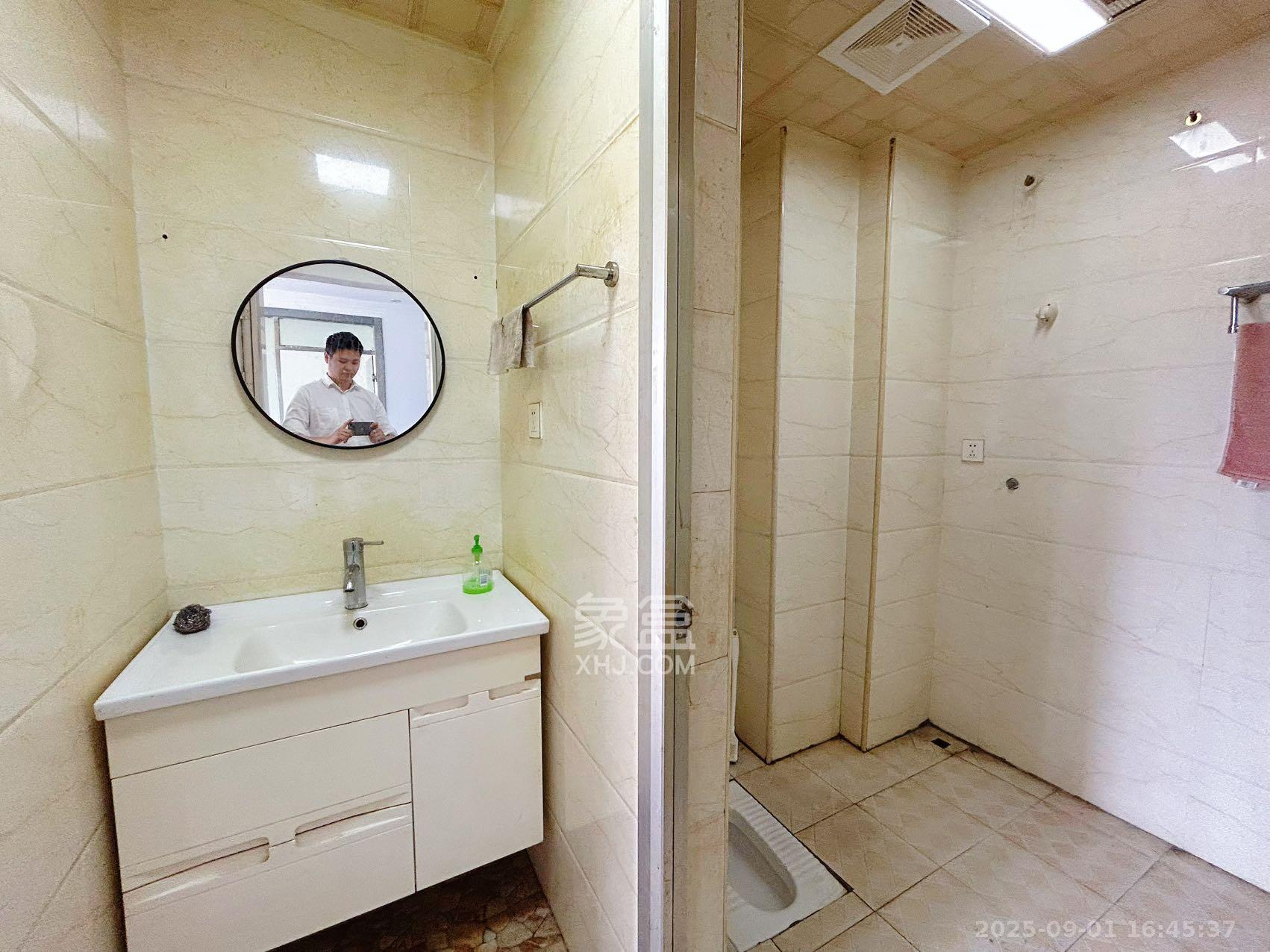 北辰三角洲B1E1区  1室2厅1卫    3200.0元/月室内图