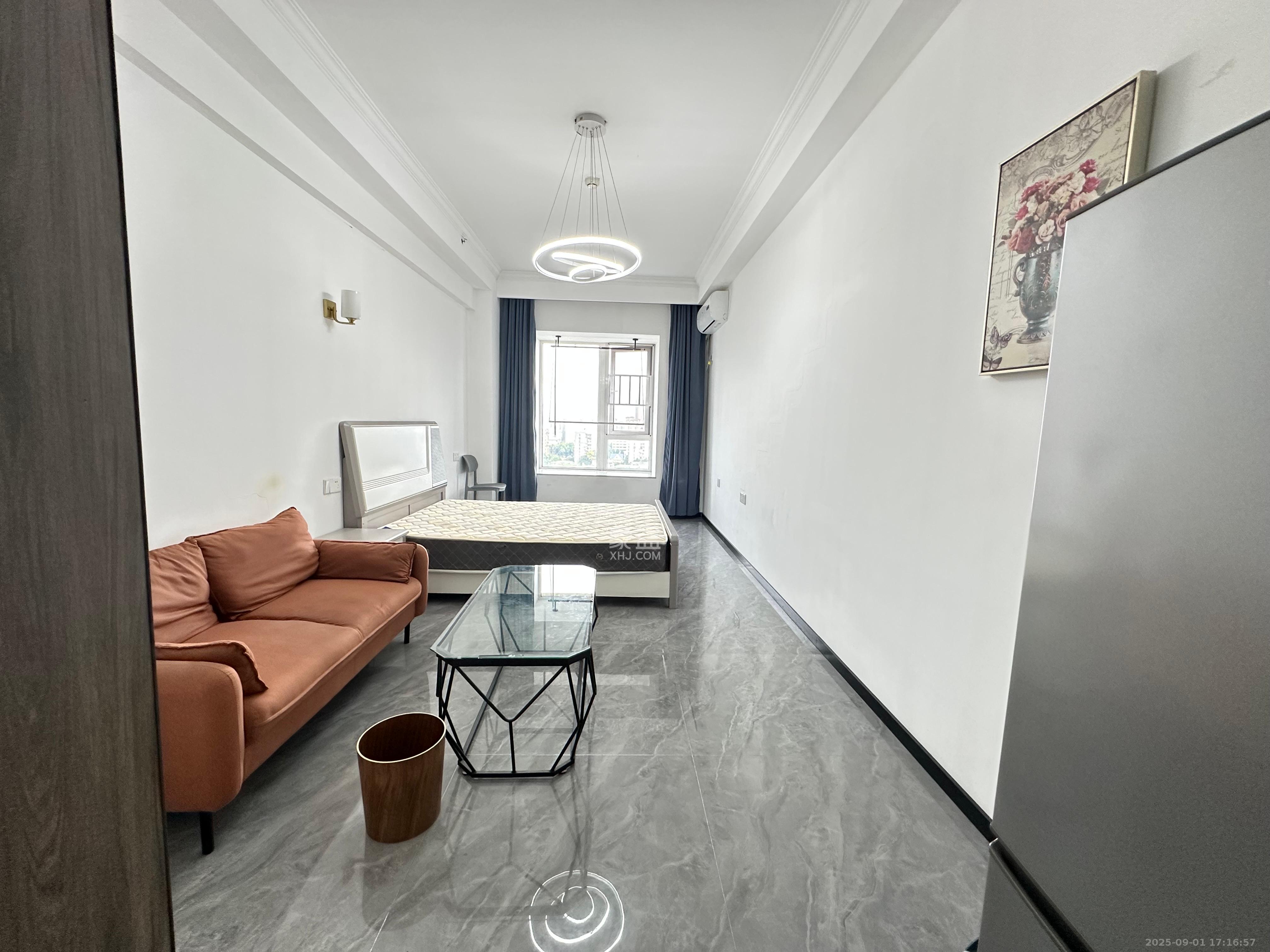 保利香槟国际 1室1厅1卫 1350.0元/月 保利香槟国际 1室1厅1卫 1350.0元/月室内图