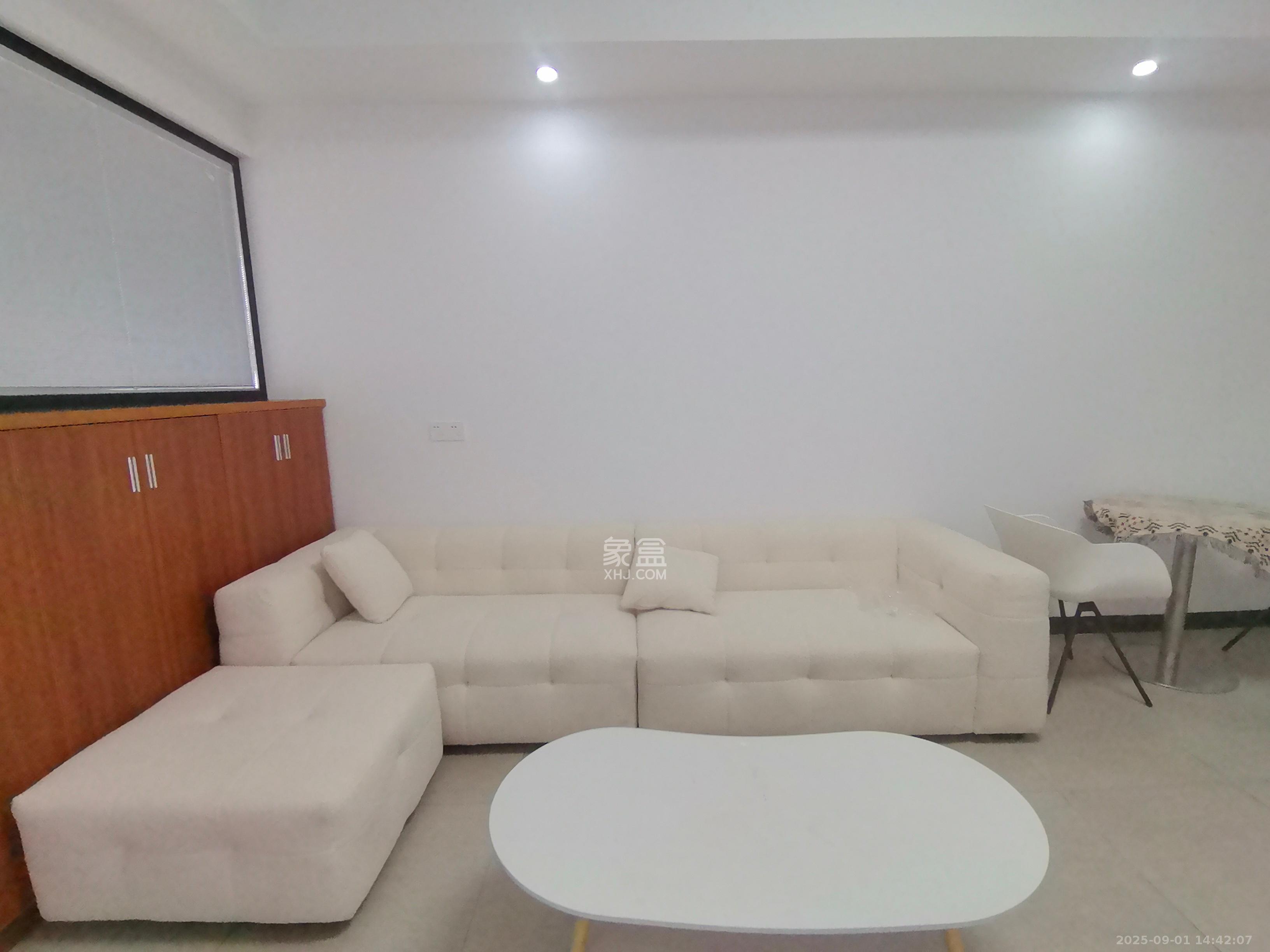 同丰中央广场  1室1厅1卫    1000.0元/月 同丰中央广场  1室1厅1卫    1000.0元/月室内图