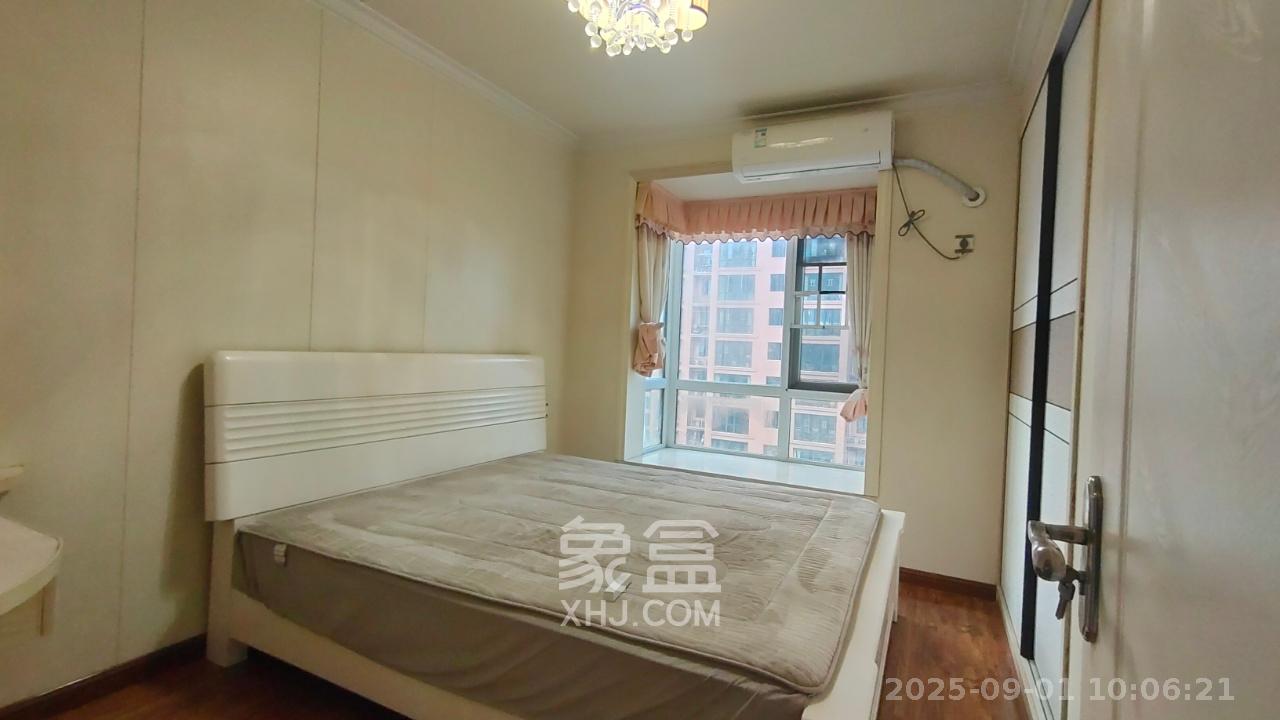丽发新城  4室2厅2卫    2500.0元/月