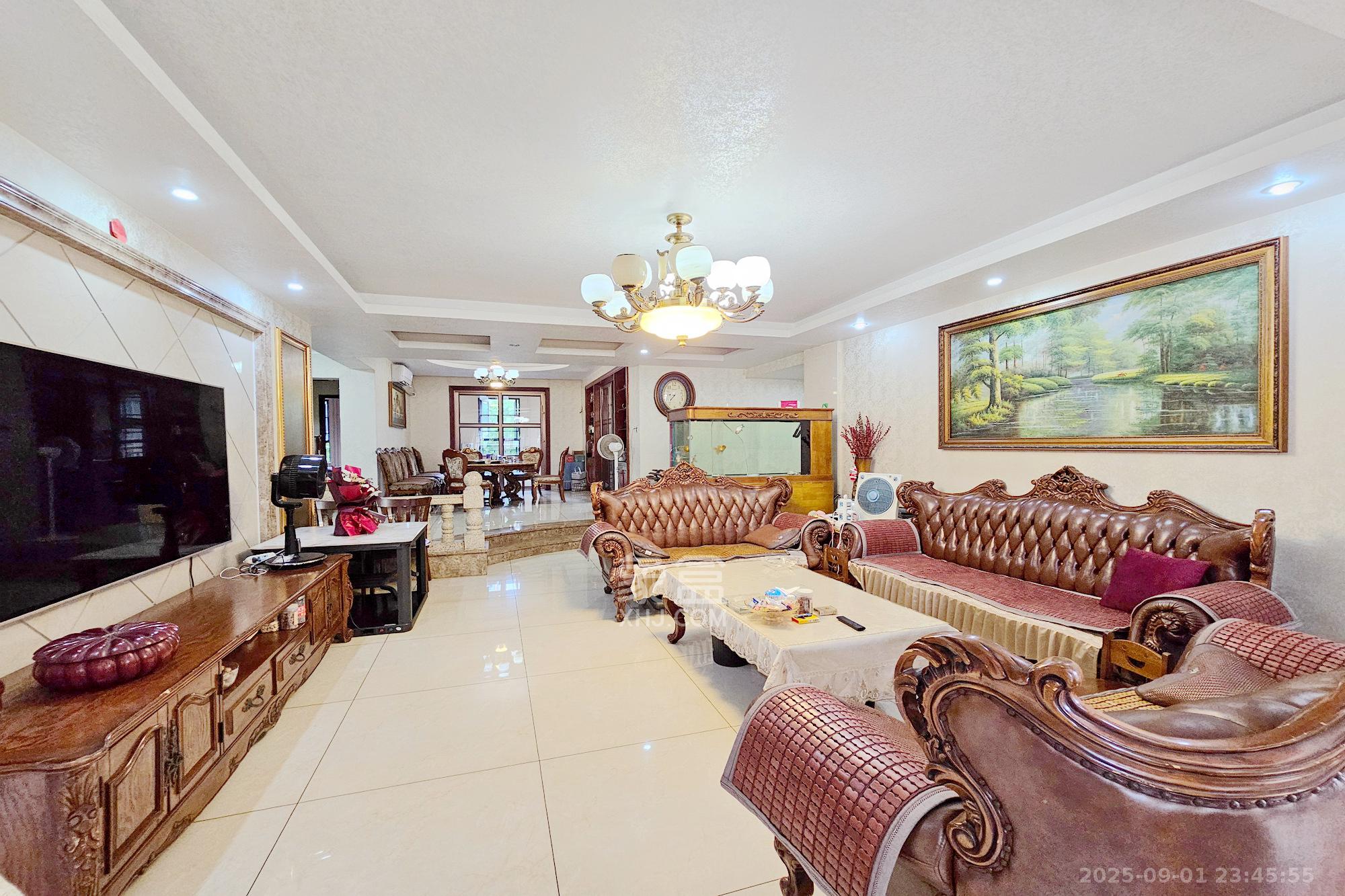 中隆国际御玺 4室2厅2卫 235.5万 中隆国际御玺 4室2厅2卫 235.5万客厅