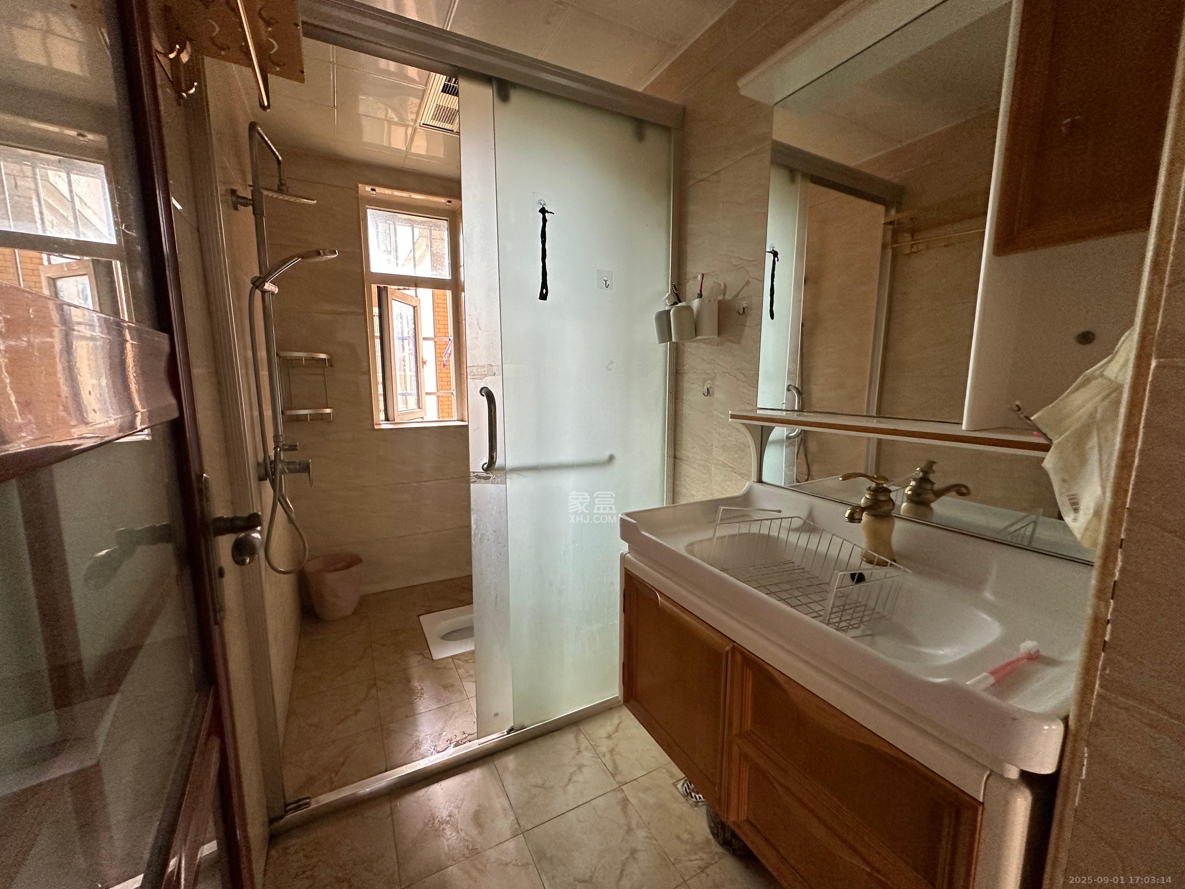 楚天世纪城西苑  2室2厅1卫    1800.0元/月 楚天世纪城西苑  2室2厅1卫    1800.0元/月室内图