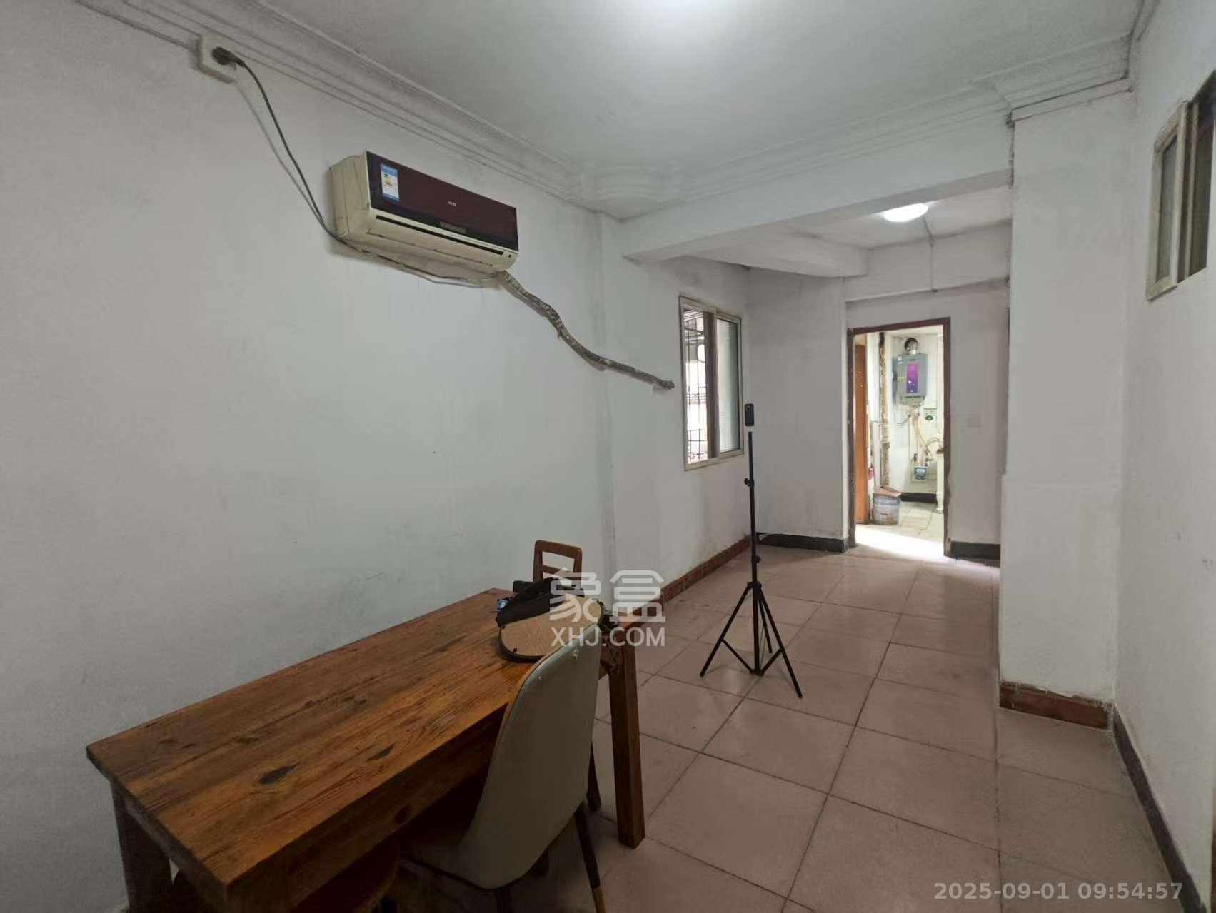 东塘工商局宿舍  5室2厅2卫    2200.0元/月室内图