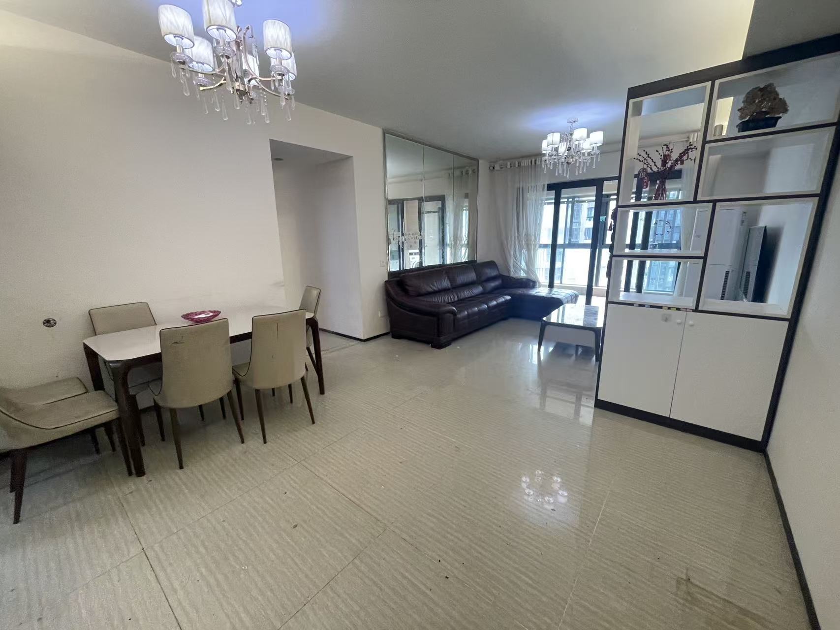 恒大美丽沙天泽湾  3室2厅2卫    4000.0元/月室内图