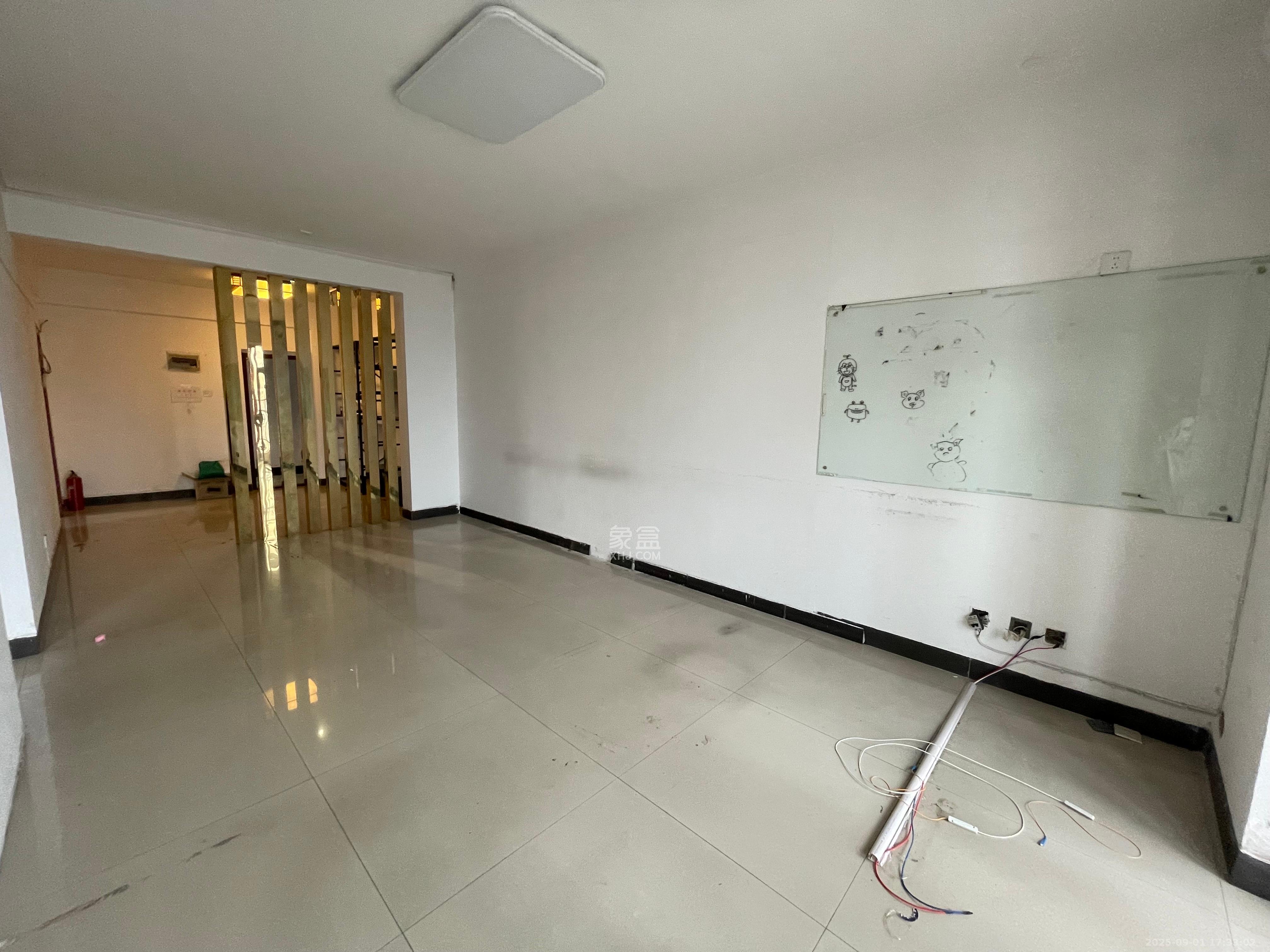 上河国际A座 2室2厅1卫 3000.0元/月 上河国际A座 2室2厅1卫 3000.0元/月室内图