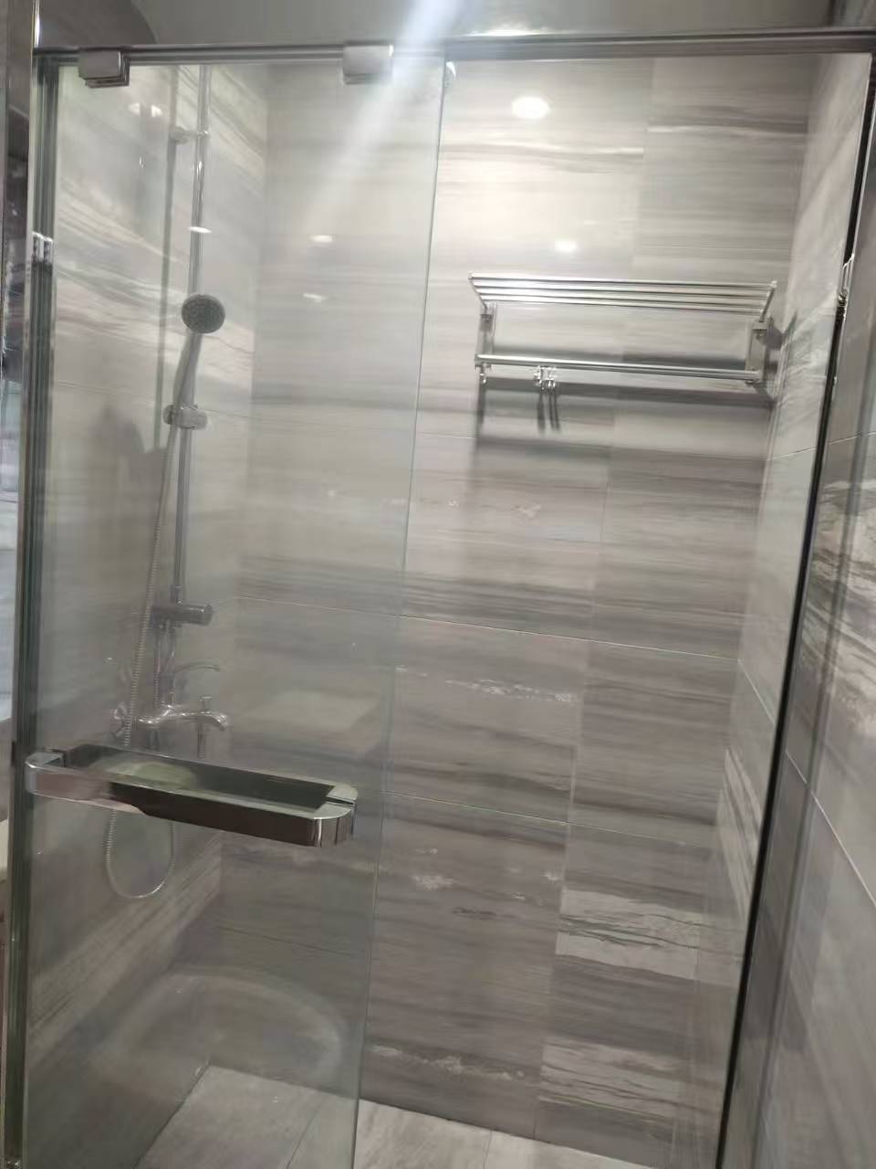 晨晖玺樾  2室1厅1卫    1800.0元/月 晨晖玺樾  2室1厅1卫    1800.0元/月室内图