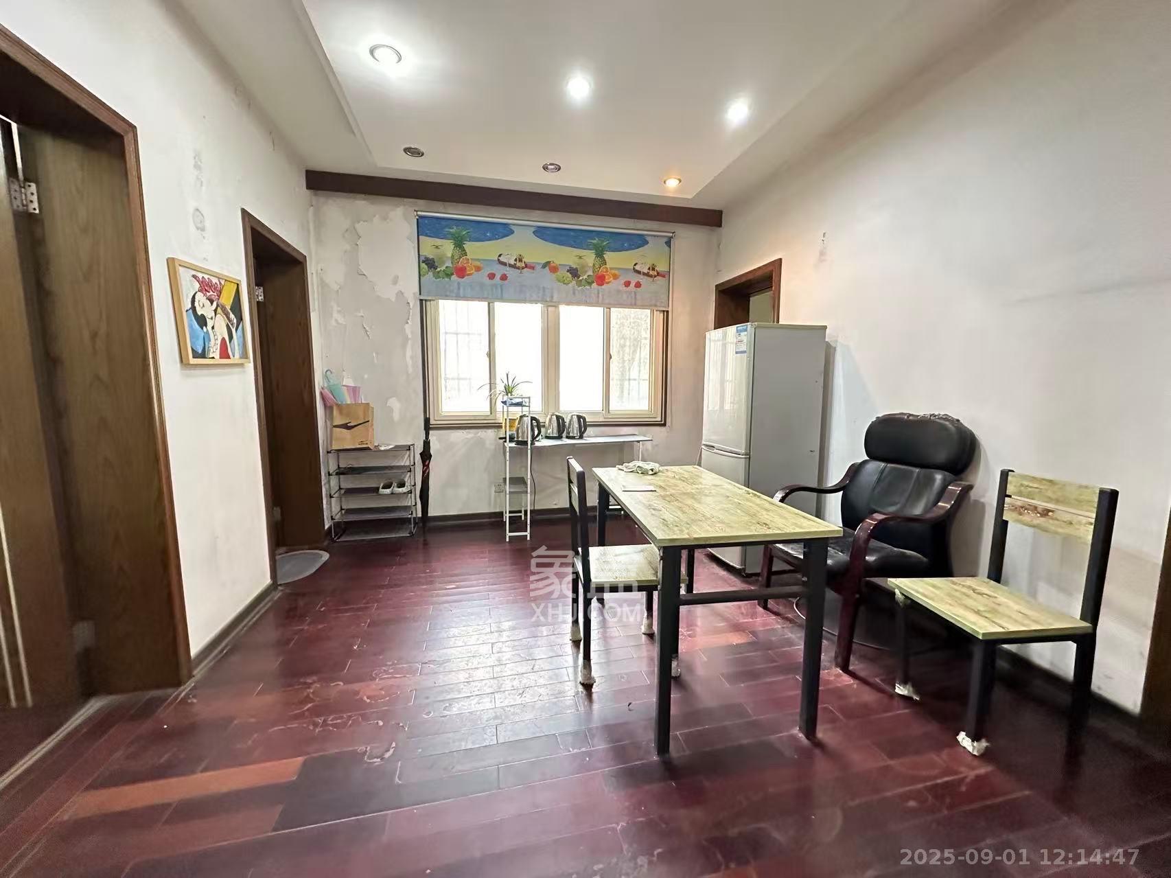 四方小区  4室2厅2卫    2500.0元/月室内图