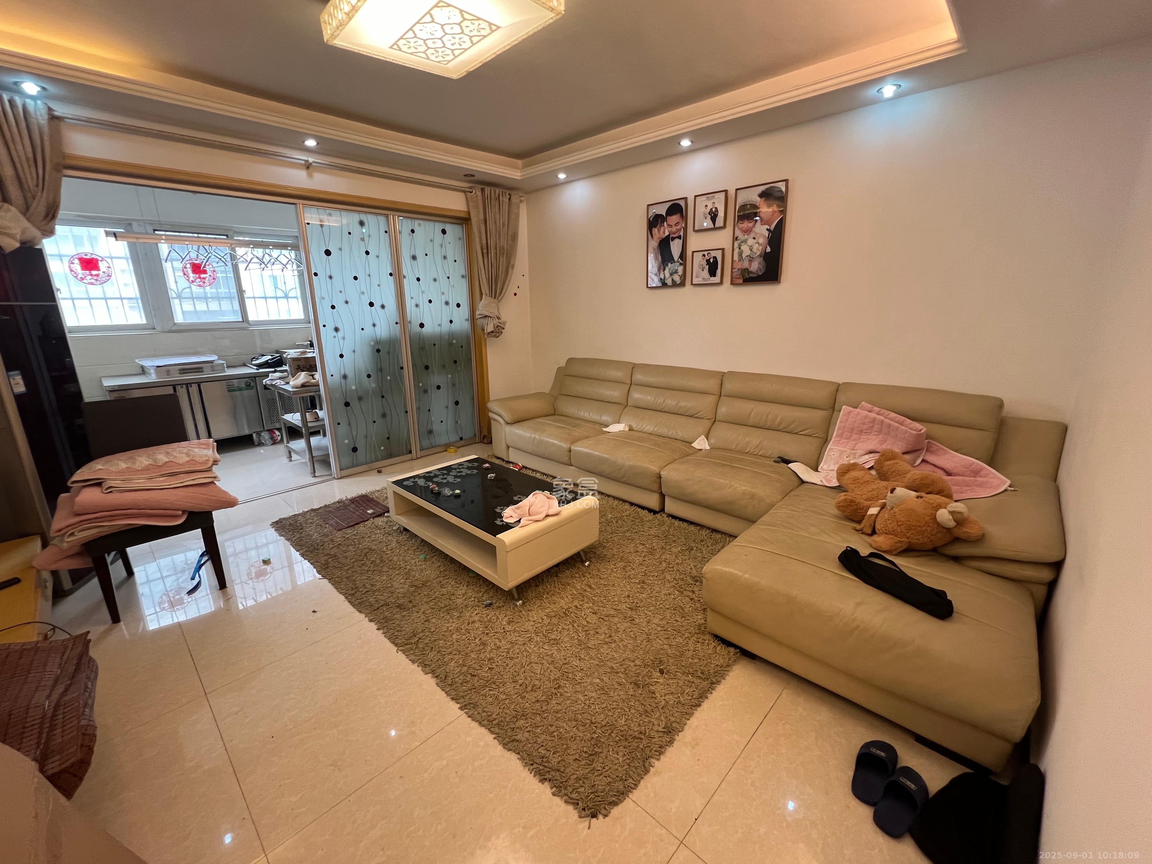 星蓝湾 3室2厅2卫 2400.0元/月 星蓝湾 3室2厅2卫 2400.0元/月室内图