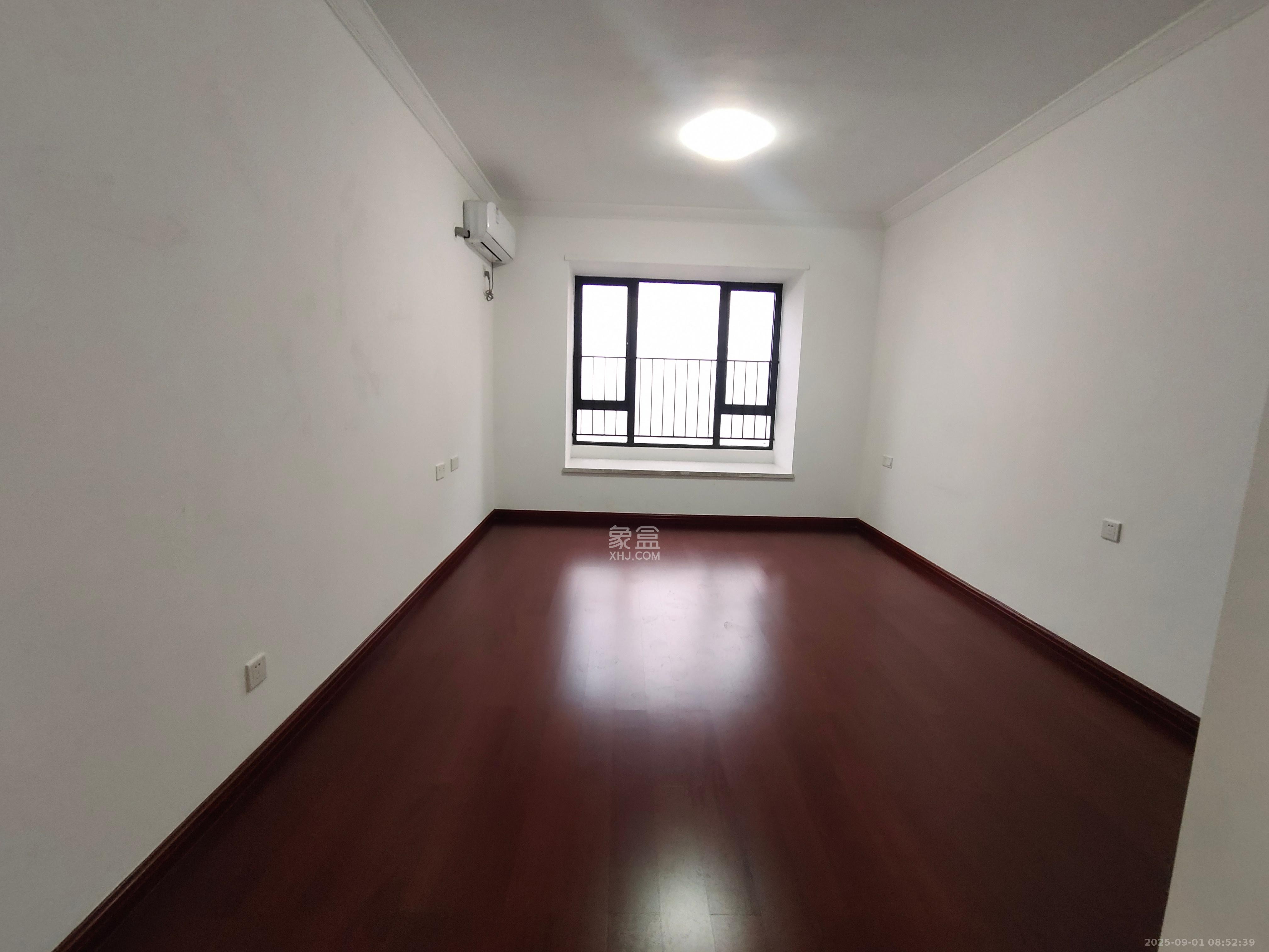 中海国际五期  3室2厅2卫    2300.0元/月 中海国际五期  3室2厅2卫    2300.0元/月室内图