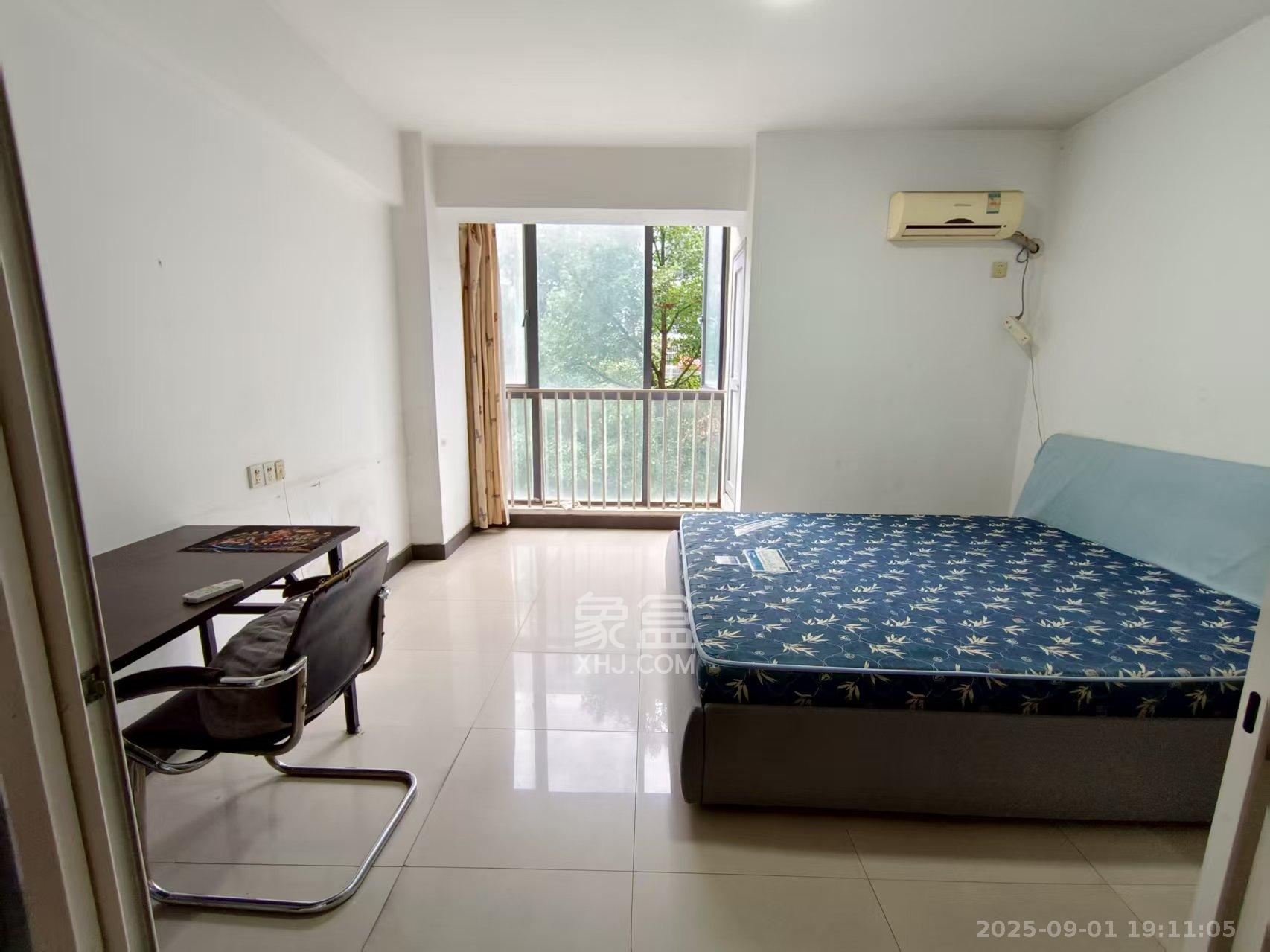 阳光100二期 1室1厅1卫 1400.0元/月 阳光100二期 1室1厅1卫 1400.0元/月室内图