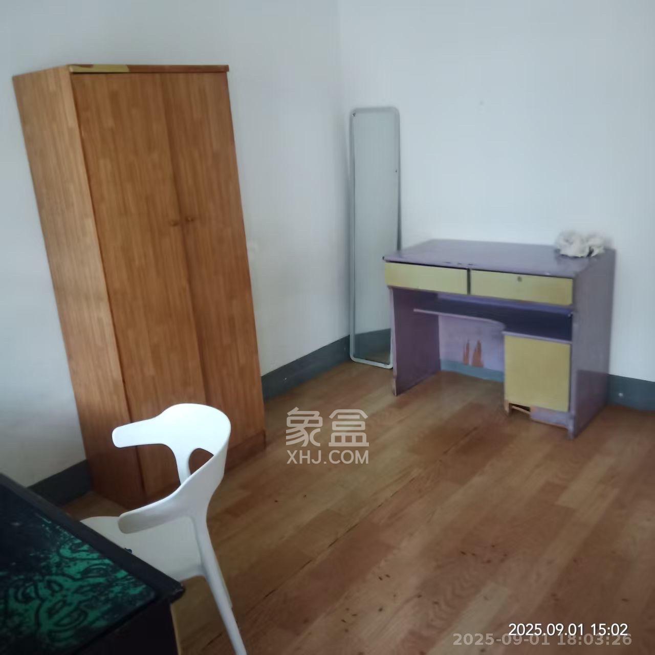 燕子岭散盘  3室1厅1卫    1800.0元/月室内图