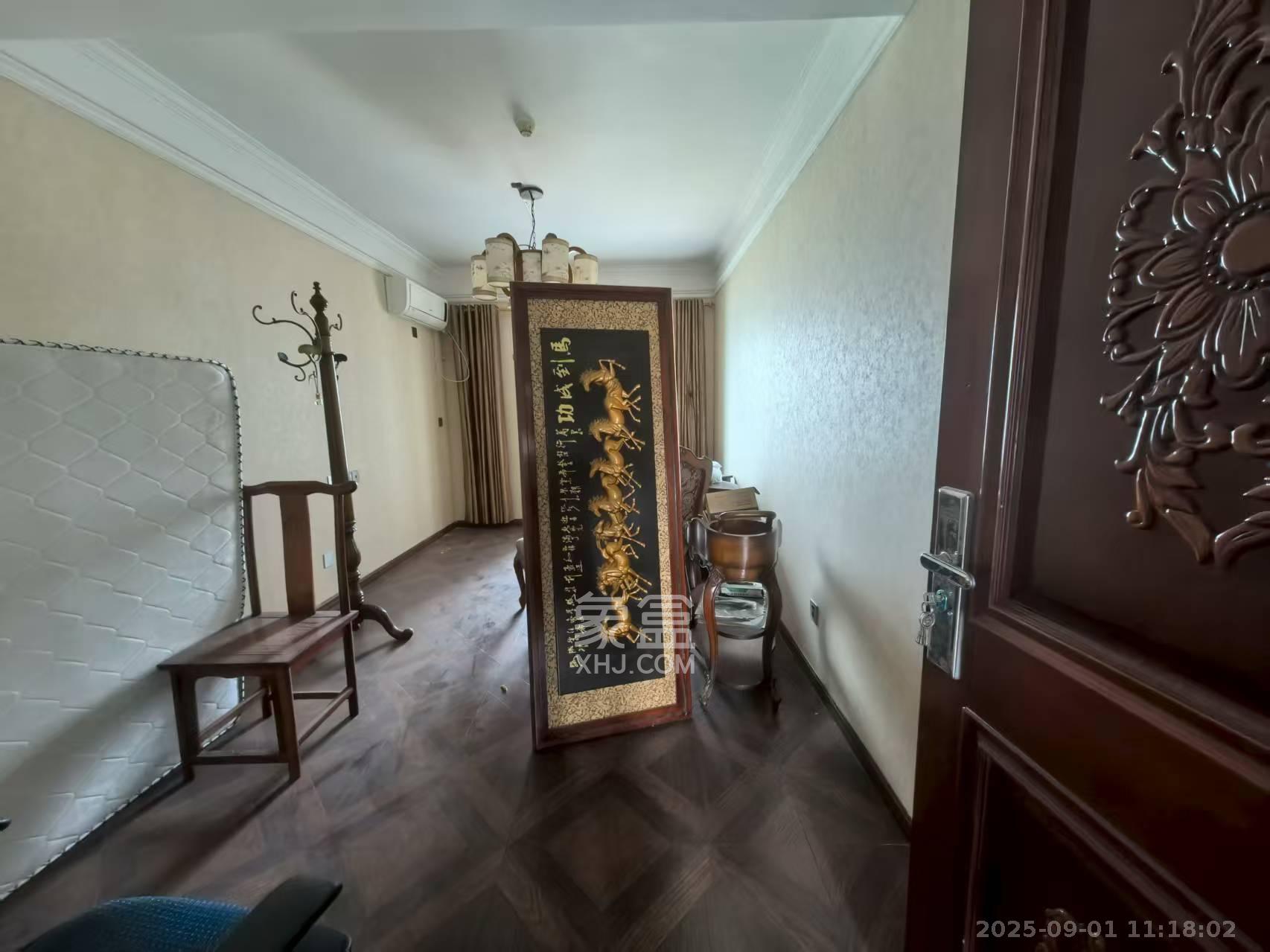 潮宗御苑 4室2厅2卫 8000.0元/月 潮宗御苑 4室2厅2卫 8000.0元/月室内图