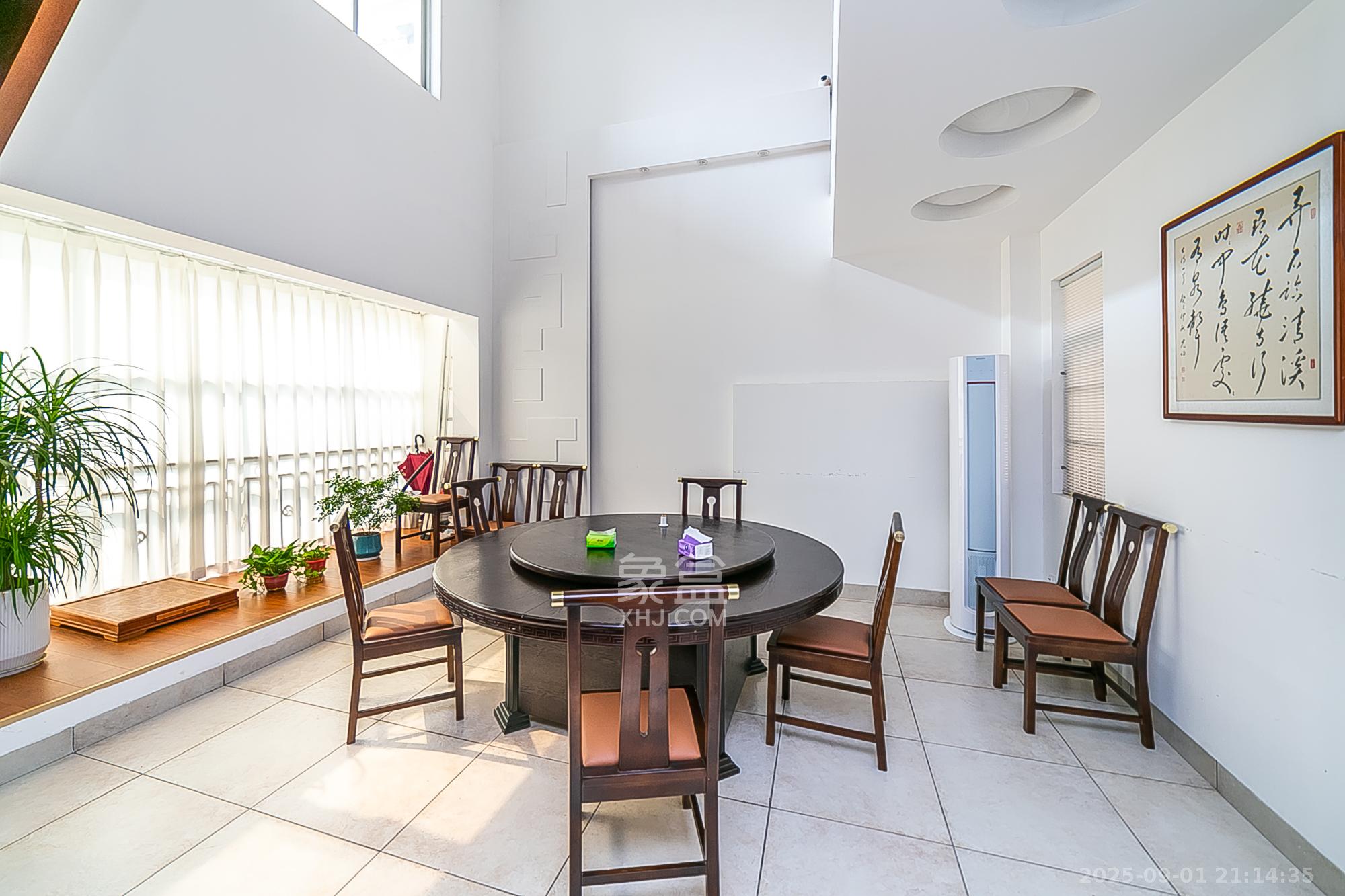 华银园 6室3厅3卫 150.0万 华银园 6室3厅3卫 150.0万客厅