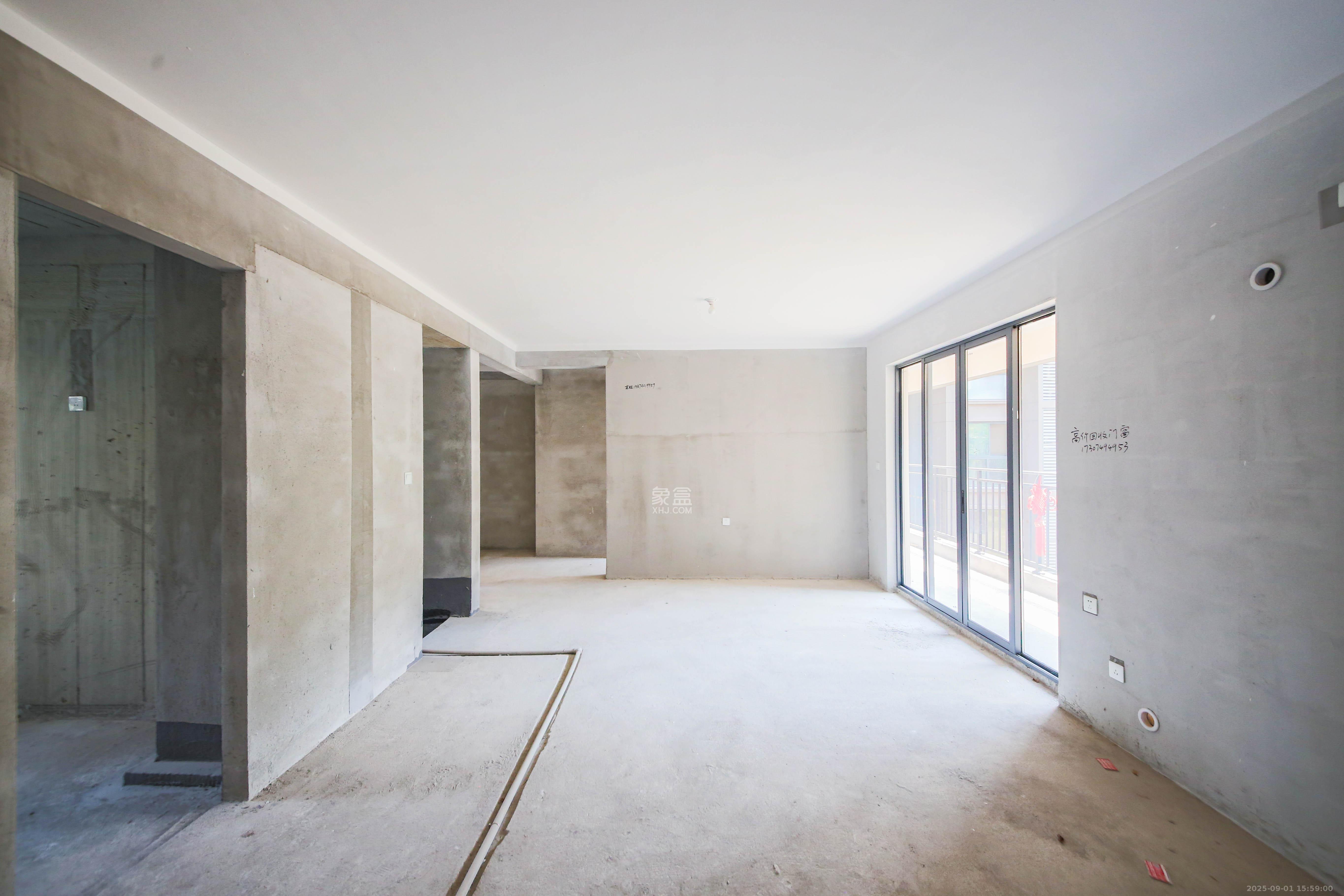 中建钰和城  3室2厅1卫    136.8万 中建钰和城  3室2厅1卫    136.8万客厅