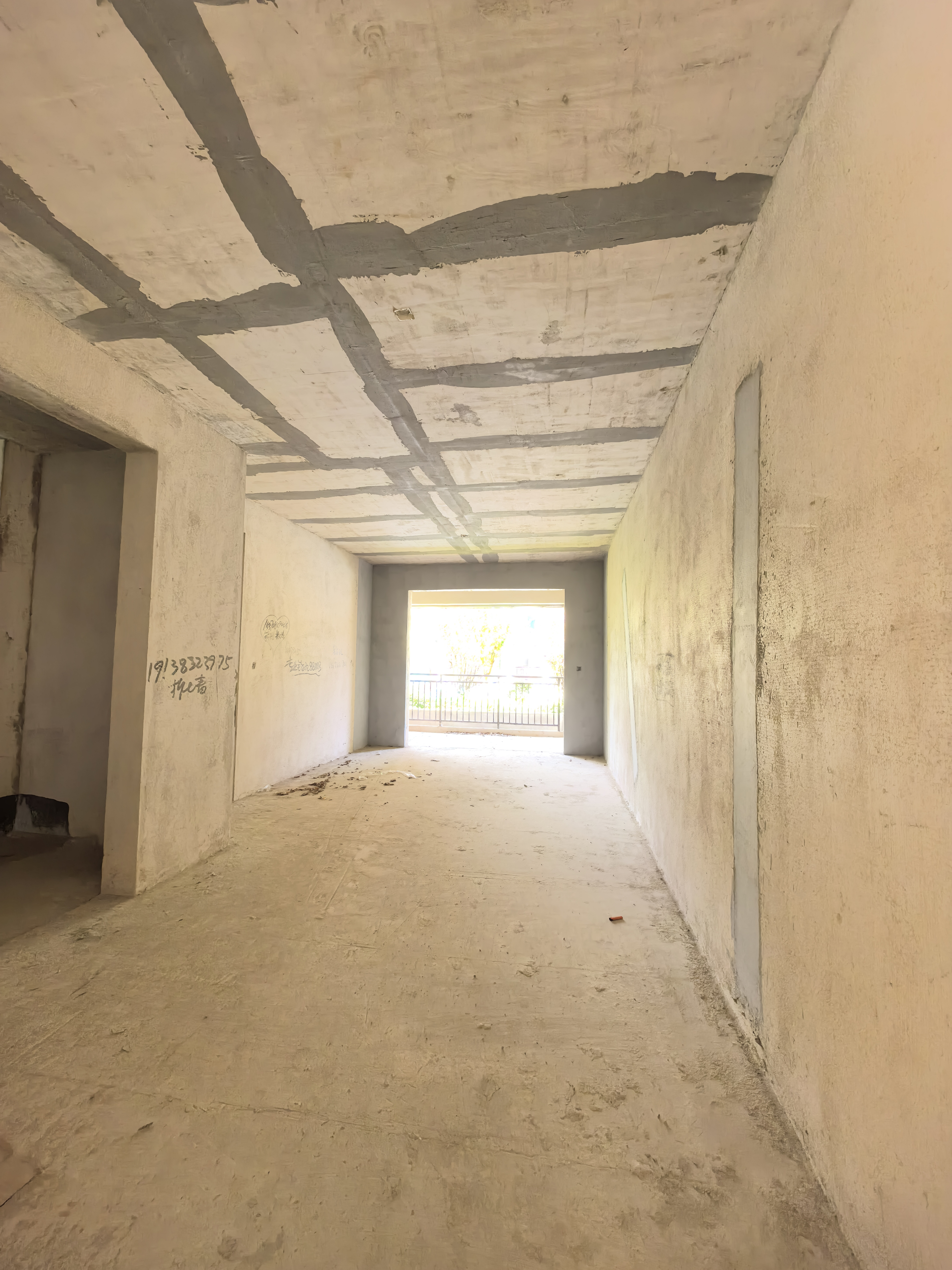 中甸.龙雲台 4室2厅2卫 69.0万 中甸.龙雲台 4室2厅2卫 69.0万客厅