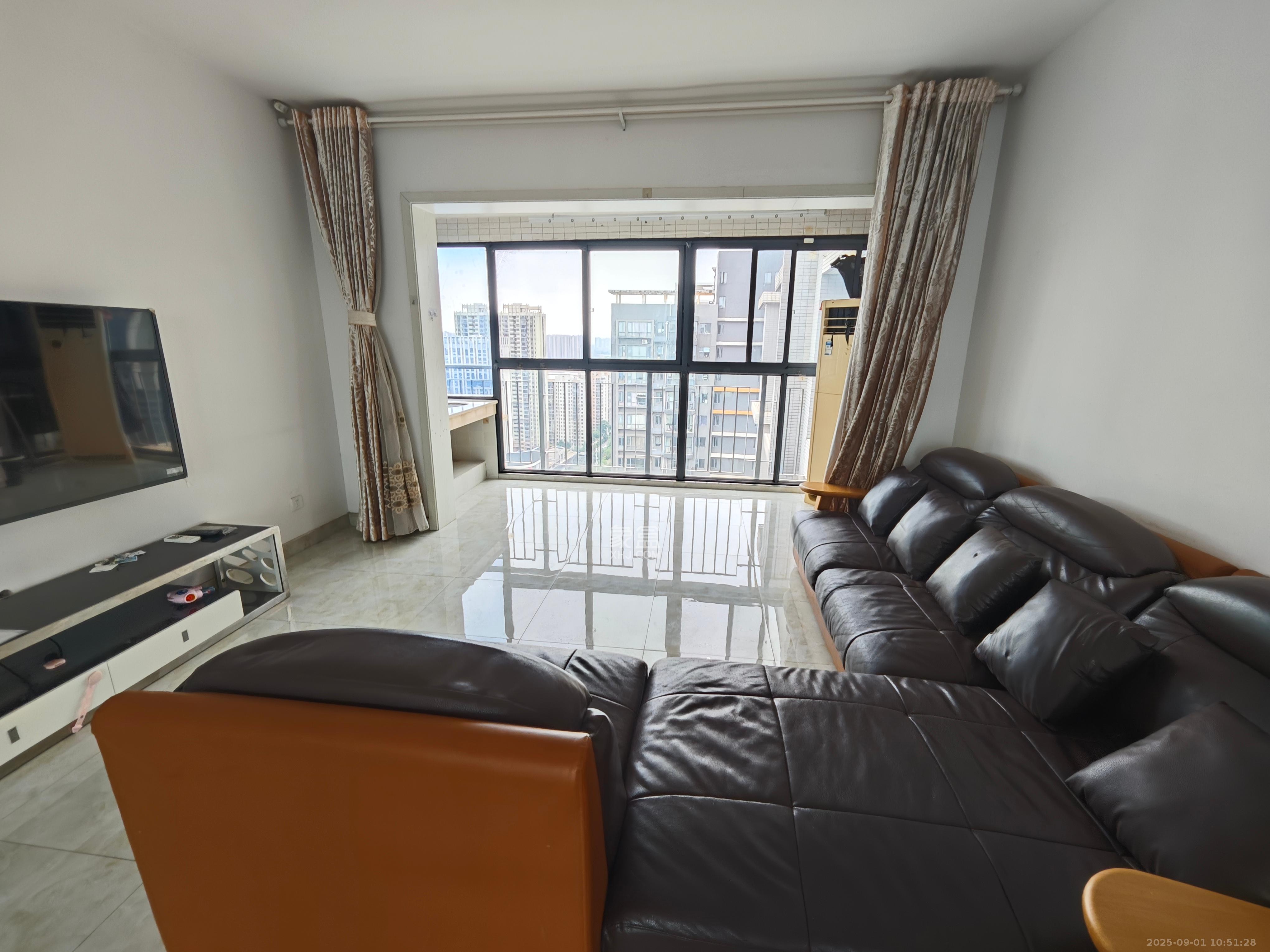 恒基凯旋门一二期 3室2厅2卫 2600.0元/月 恒基凯旋门一二期 3室2厅2卫 2600.0元/月室内图