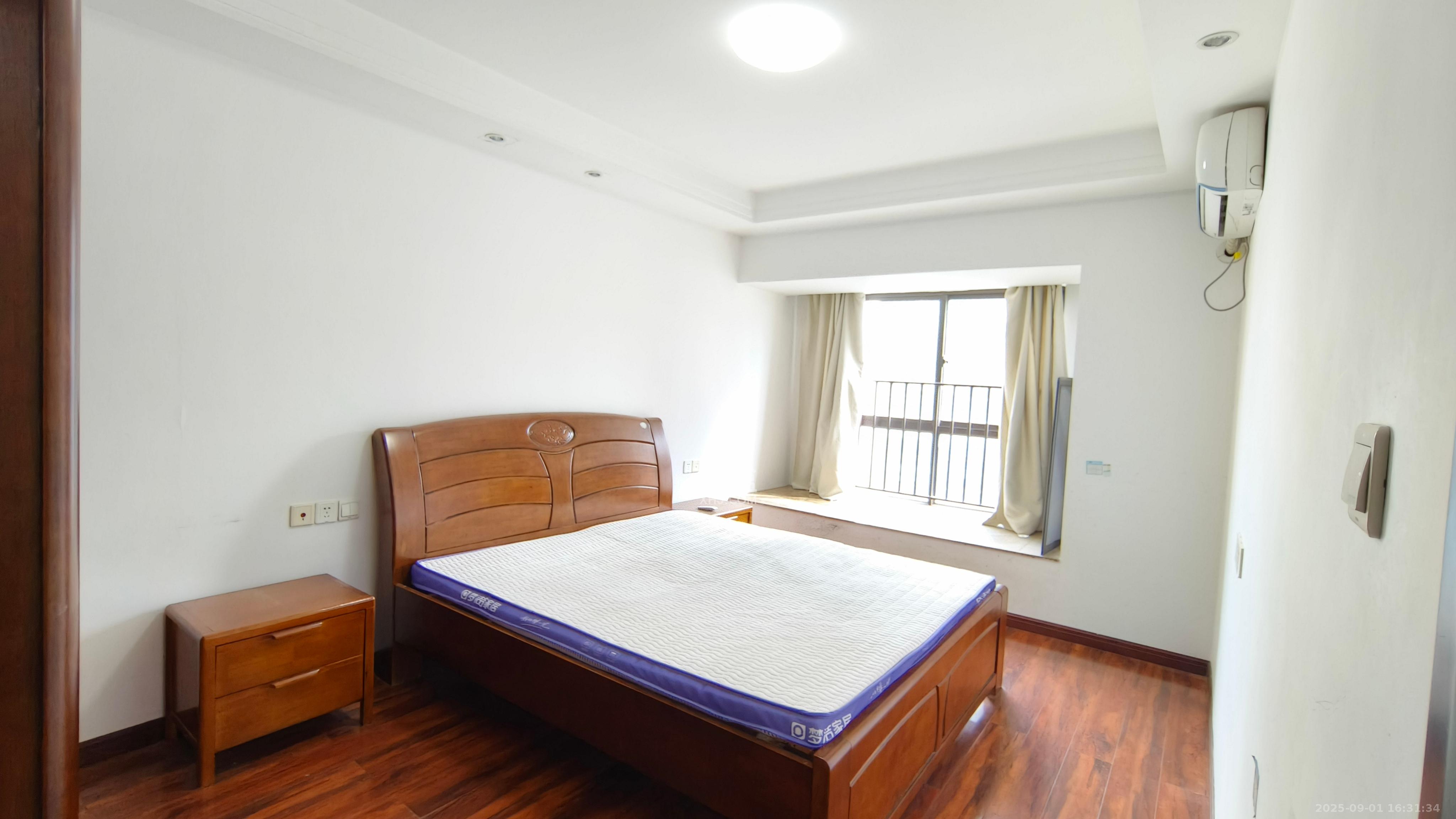 绿地中央广场  3室2厅1卫    2500.0元/月室内图