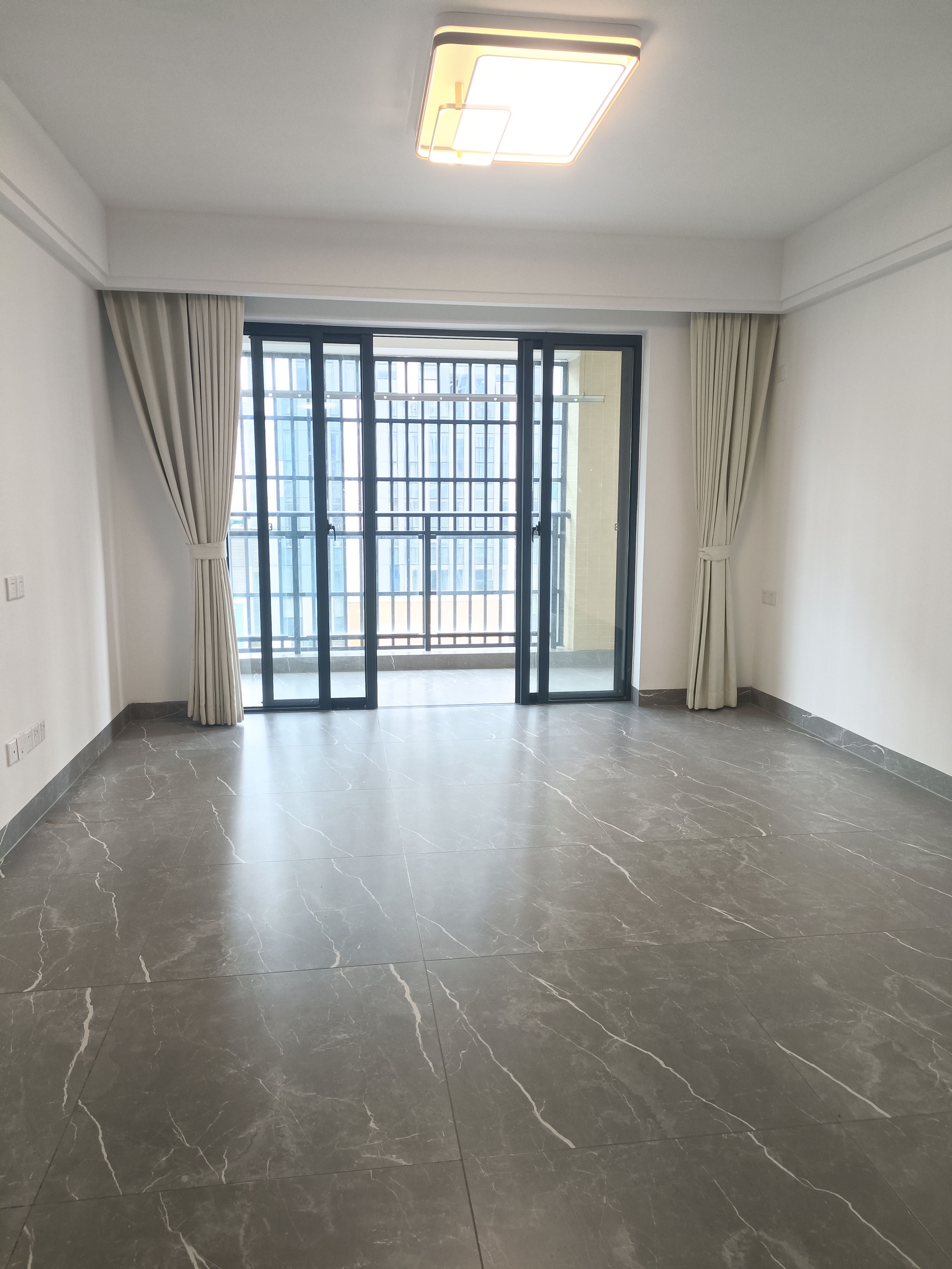 现代美居(喜盈门) 3室2厅2卫 2900.0元/月 现代美居(喜盈门) 3室2厅2卫 2900.0元/月室内图