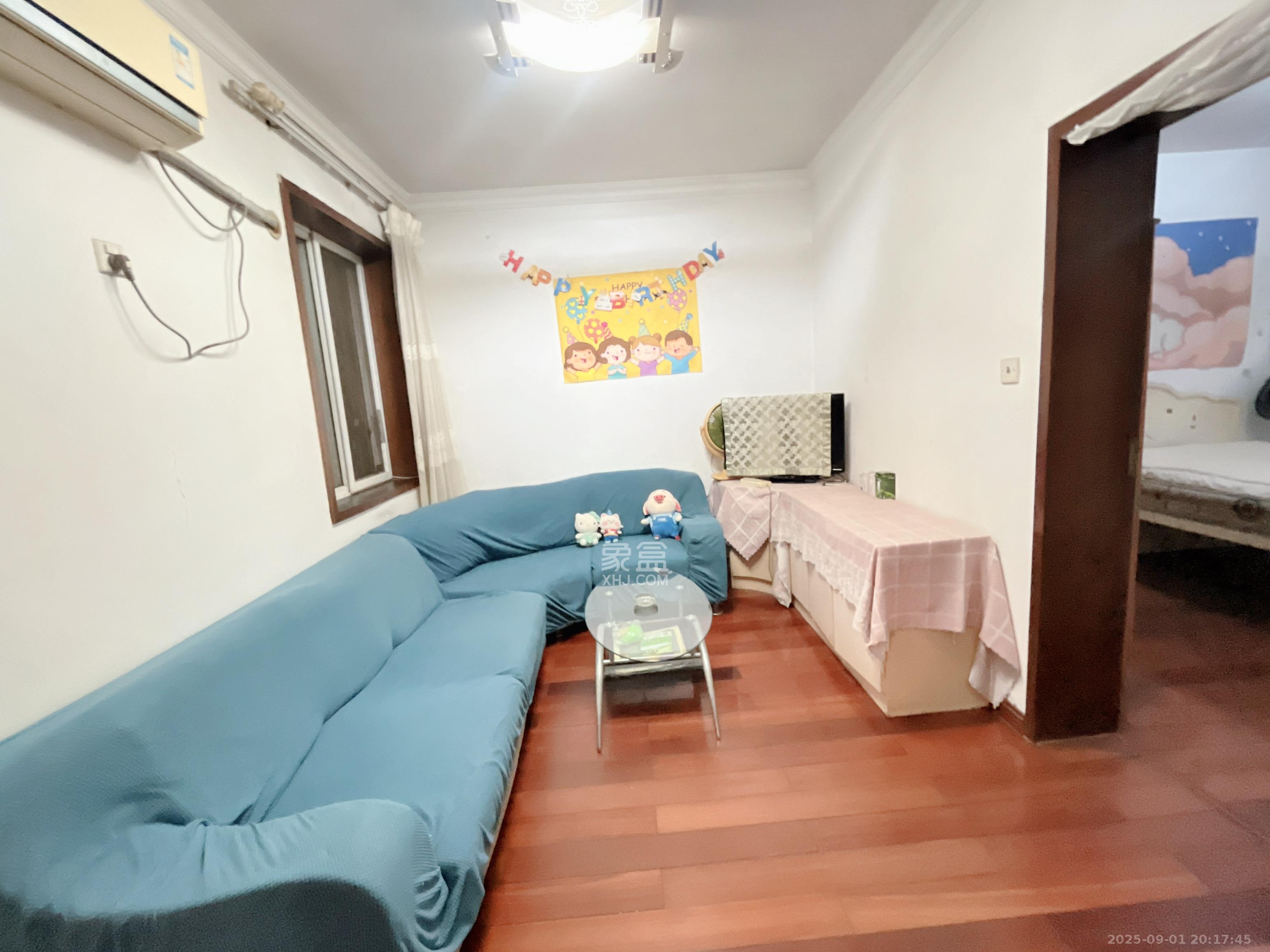 航天大院  2室2厅1卫    1800.0元/月 航天大院  2室2厅1卫    1800.0元/月室内图