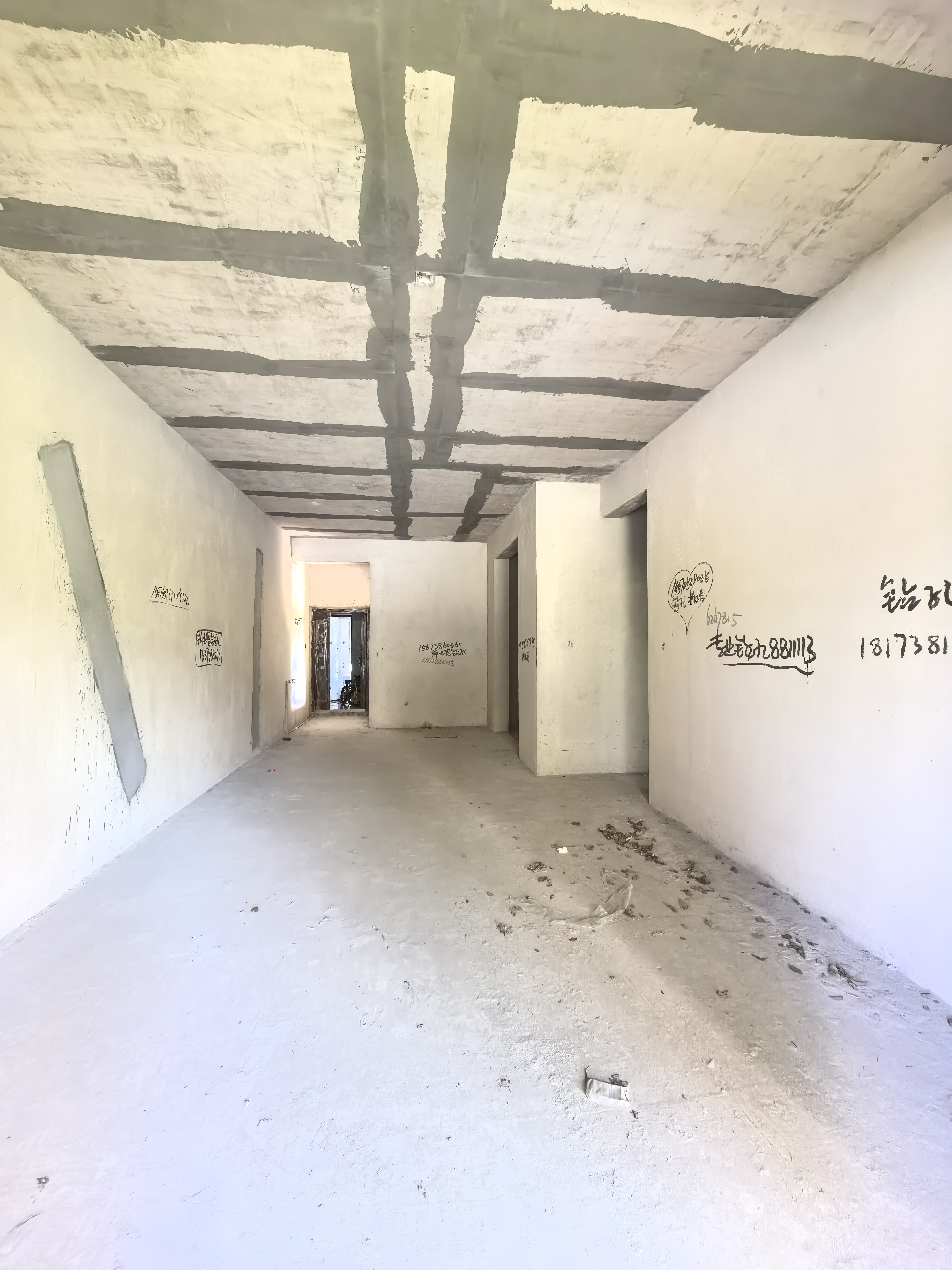 中甸.龙雲台 4室2厅2卫 69.0万 中甸.龙雲台 4室2厅2卫 69.0万客厅