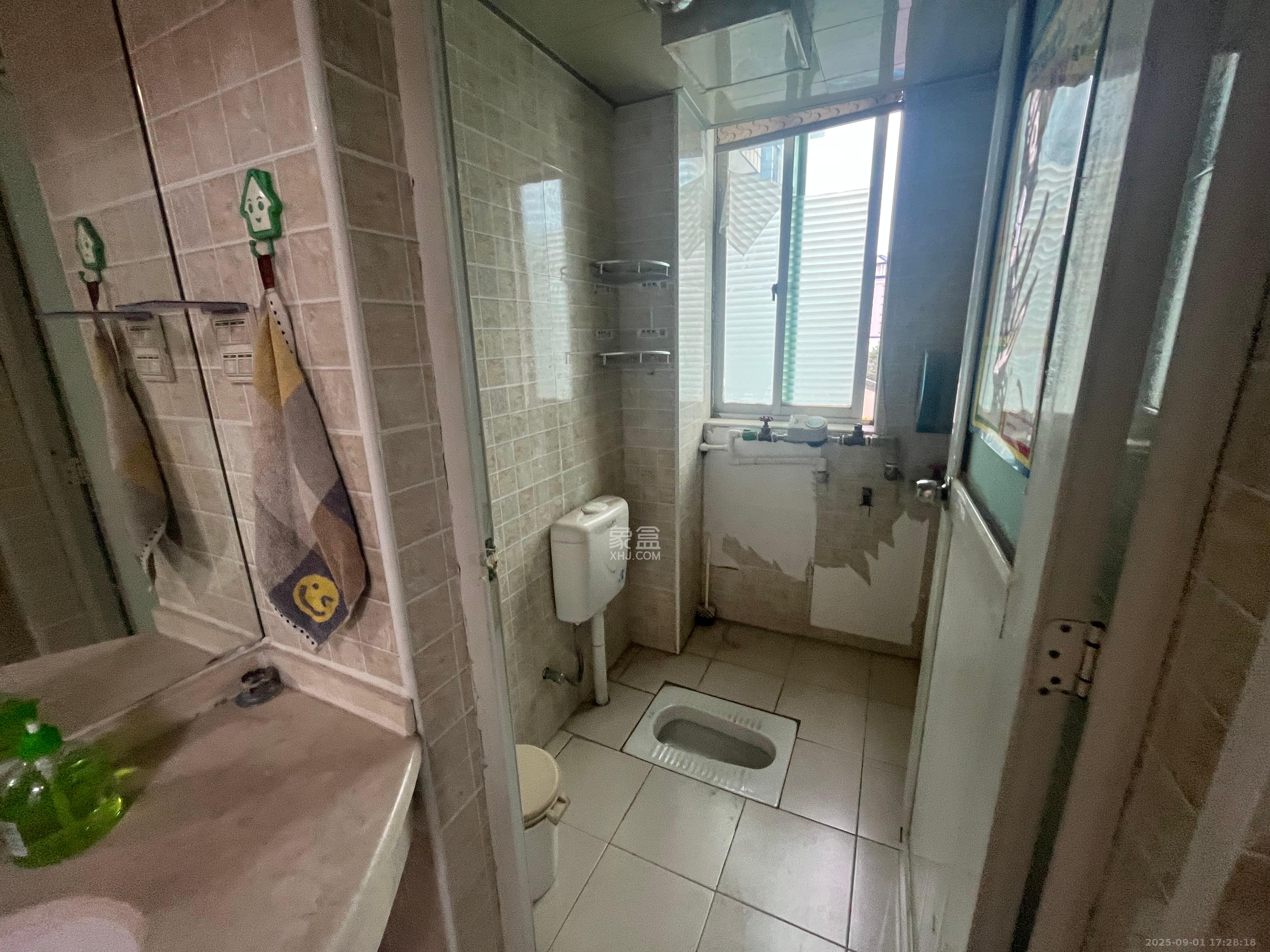 金秋小区  3室2厅1卫    2600.0元/月室内图